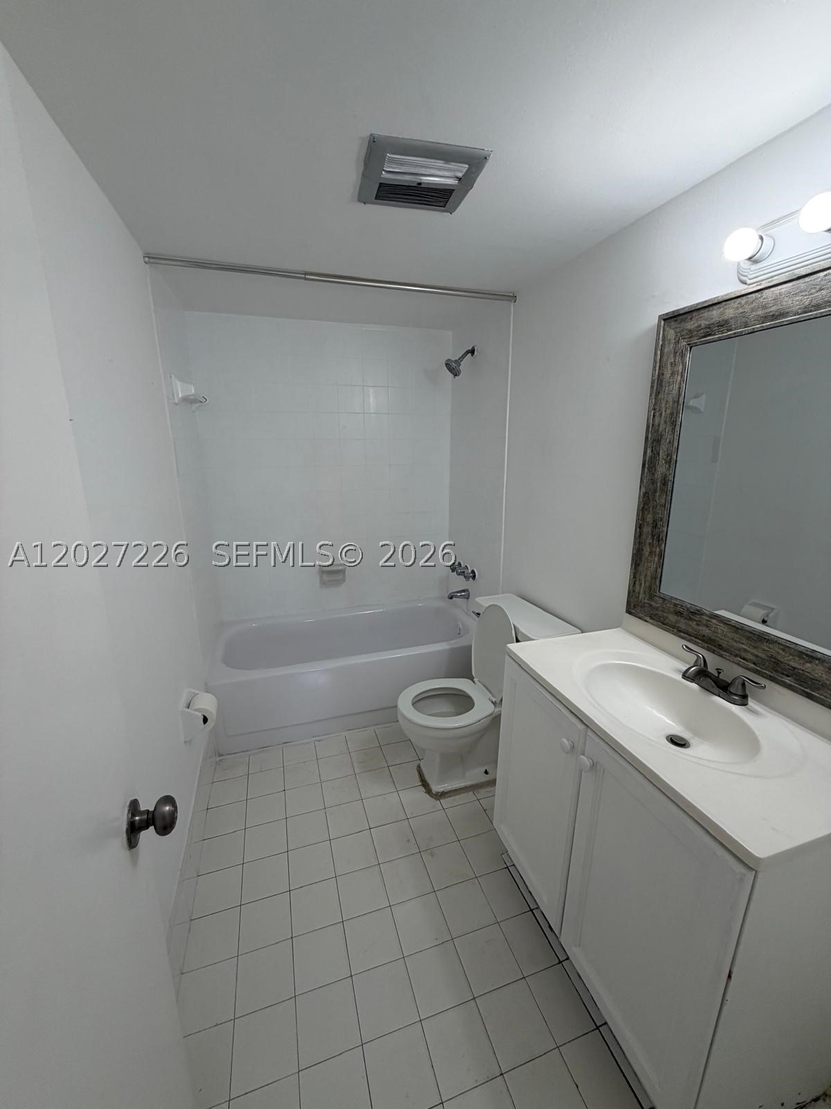 OLA CONDO - Residential Lease