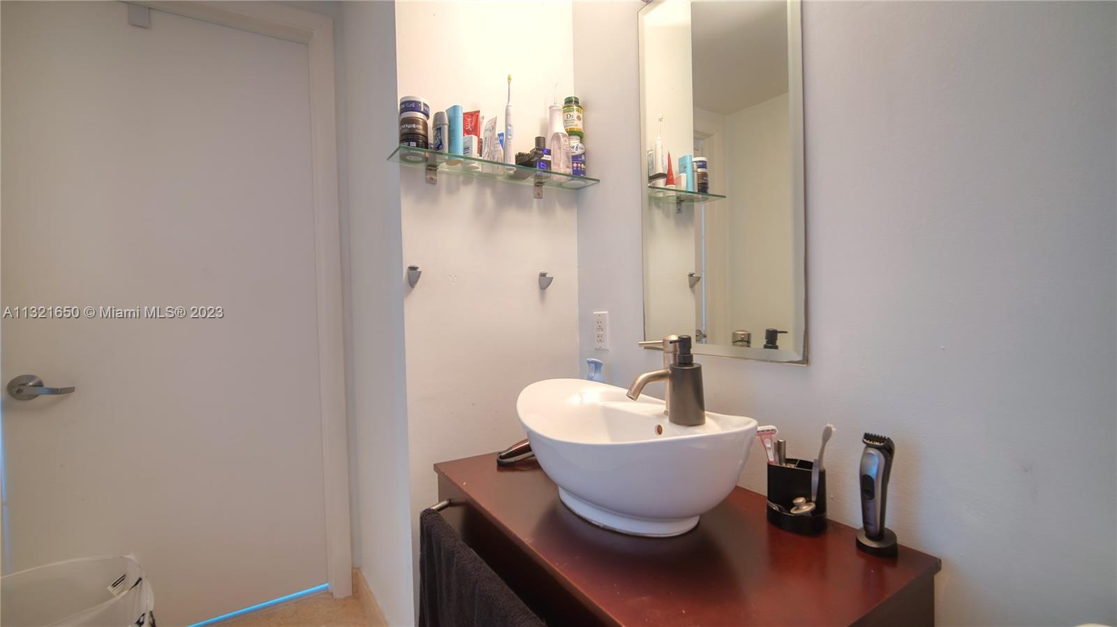 WIND CONDO - Residential Lease