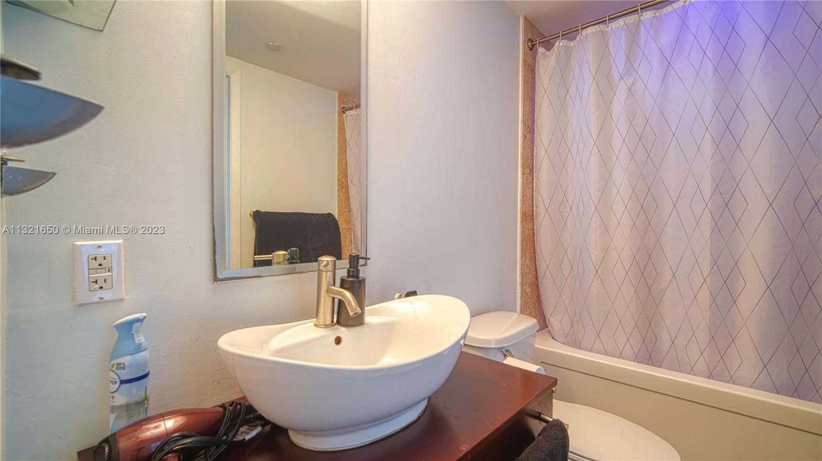 WIND CONDO - Residential Lease