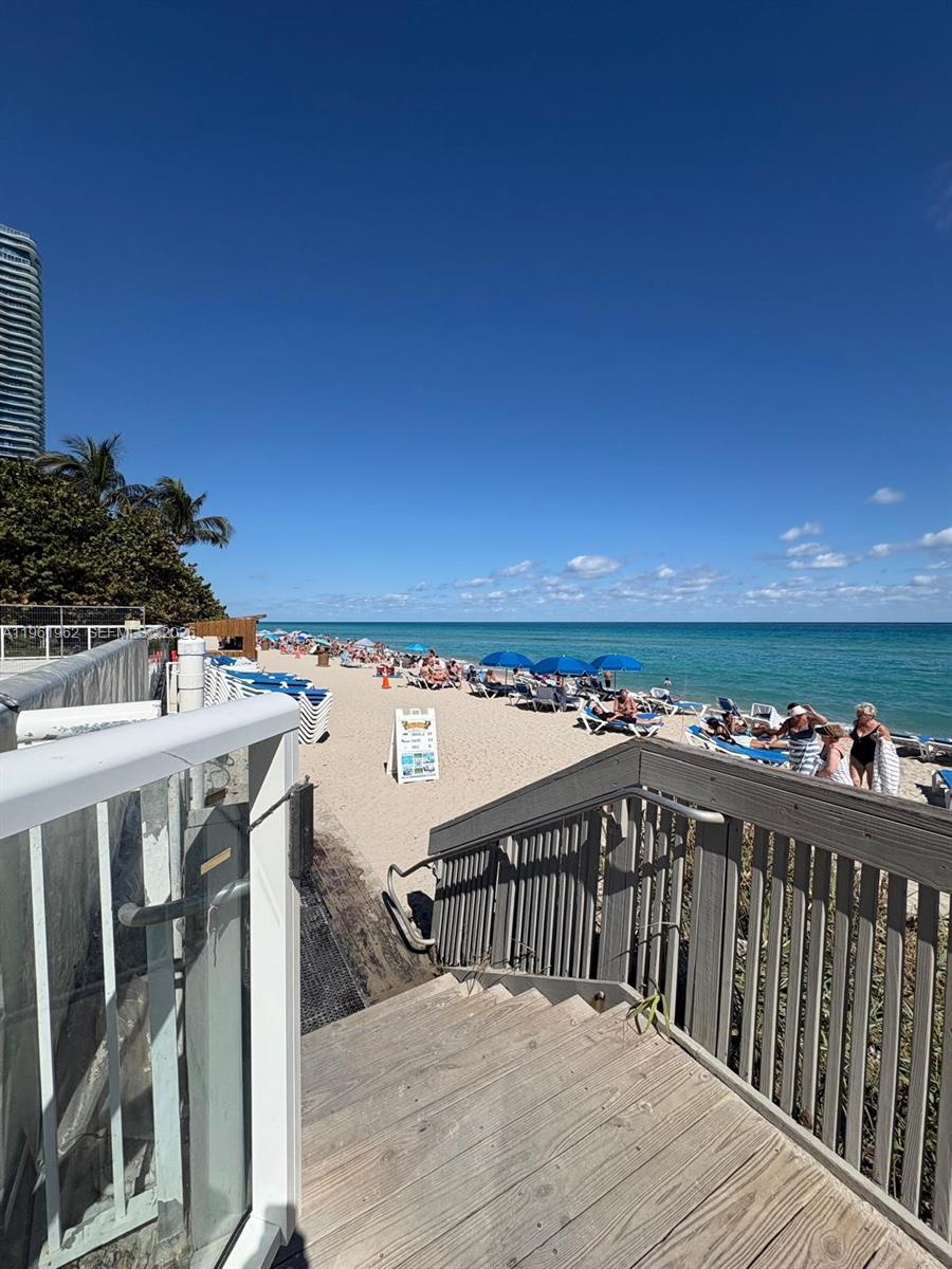 THE AVENTURA BEACH CLUB C - Residential