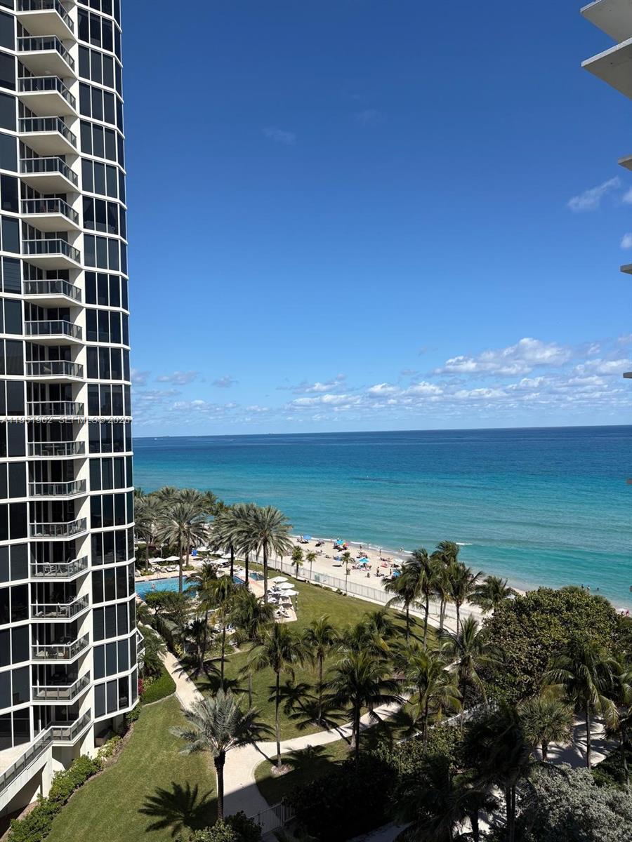 THE AVENTURA BEACH CLUB C - Residential