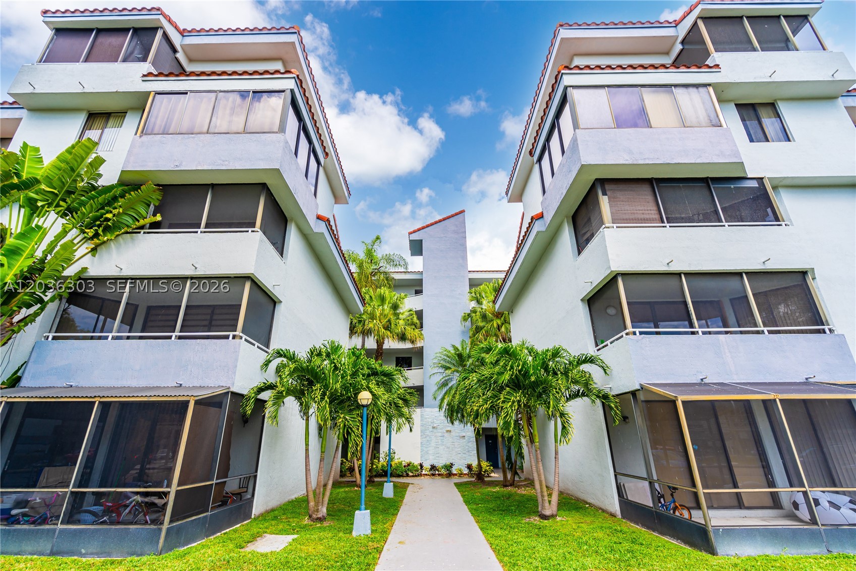 Spacious 2/1 in Verabella Falls WITH 2 ASSIGNED PARKING SPACES! Unit is located in 1st floor and features tile
floors throughout, W&D inside unit, screened large balcony, energy efficient AC with UV air sterilization, and large
master bedroom
