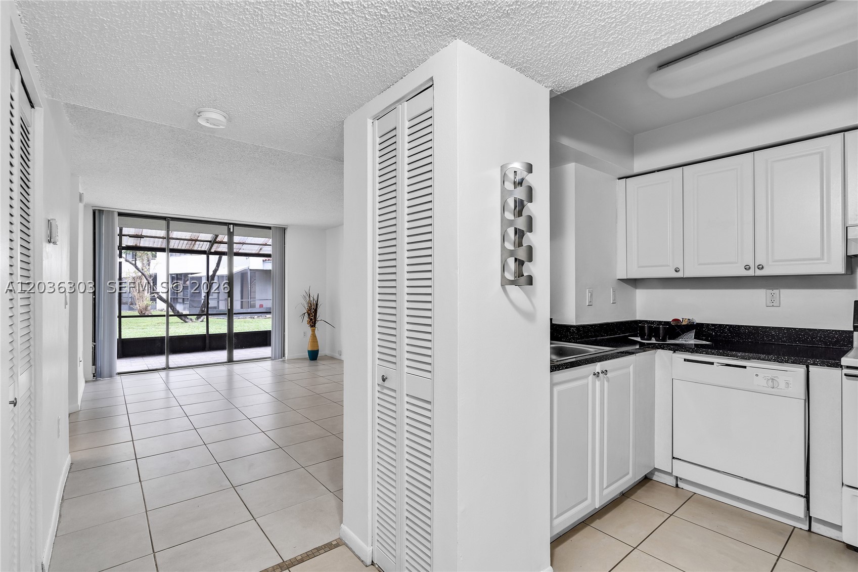 VERABELLA FALLS CONDO - Residential Lease