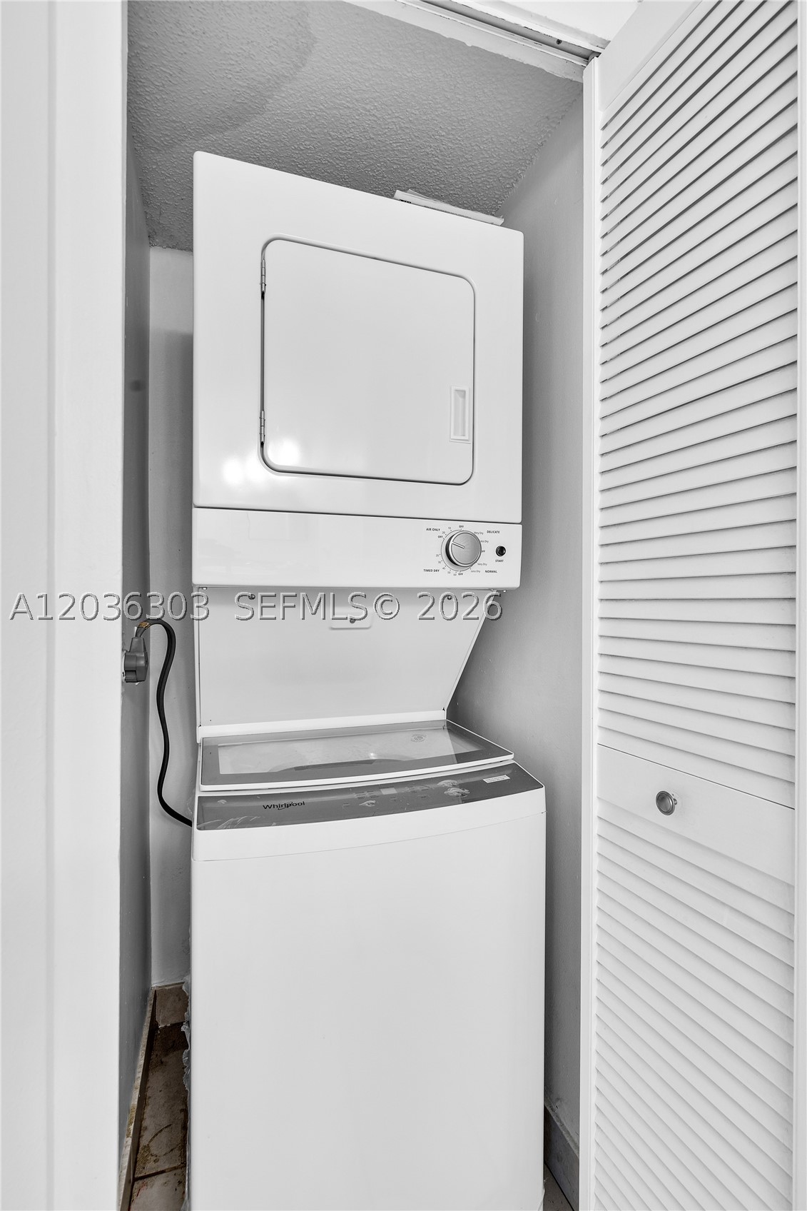 VERABELLA FALLS CONDO - Residential Lease