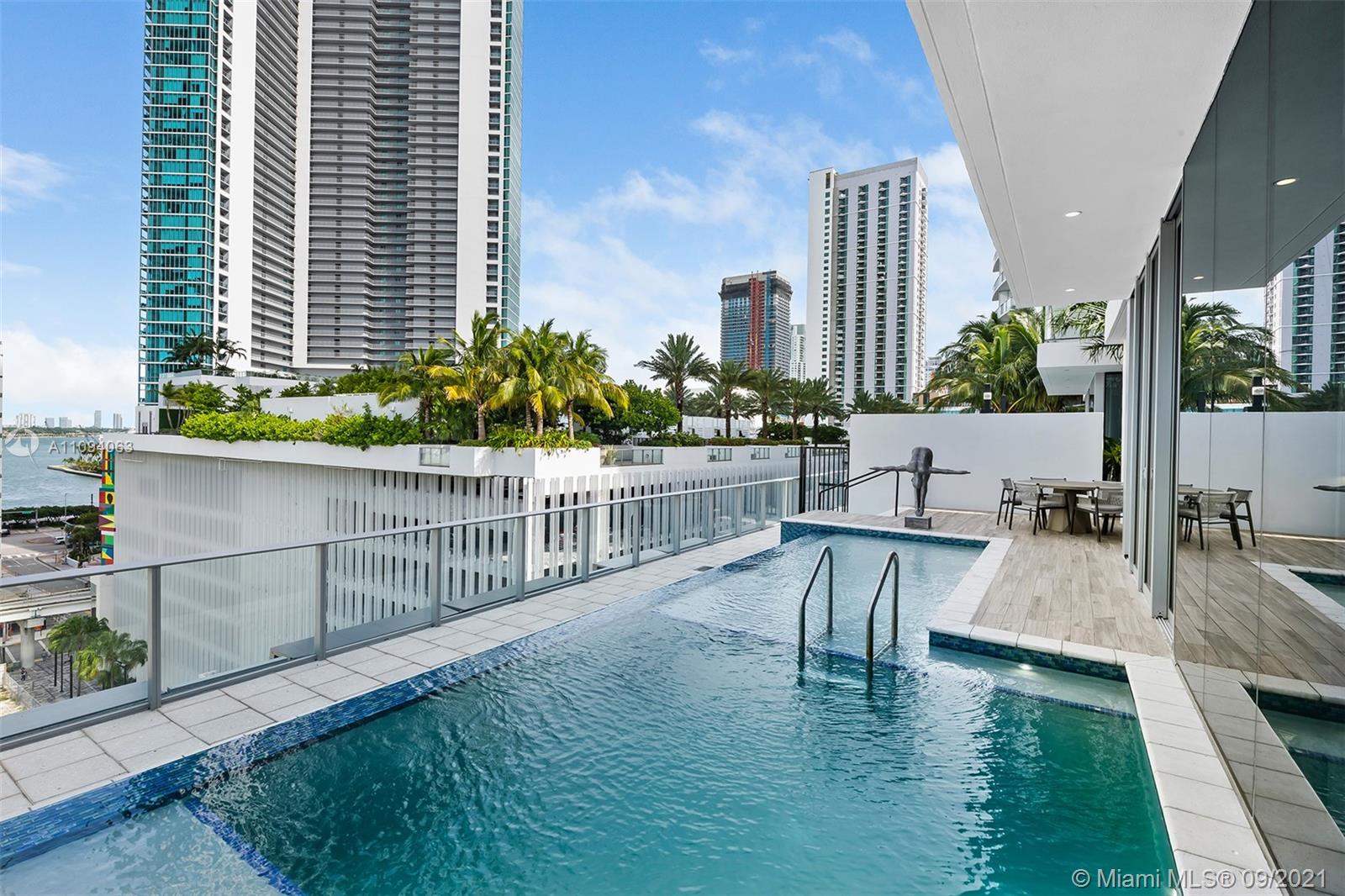 PARAMOUNT MIAMI WORLDCENTE - Residential
