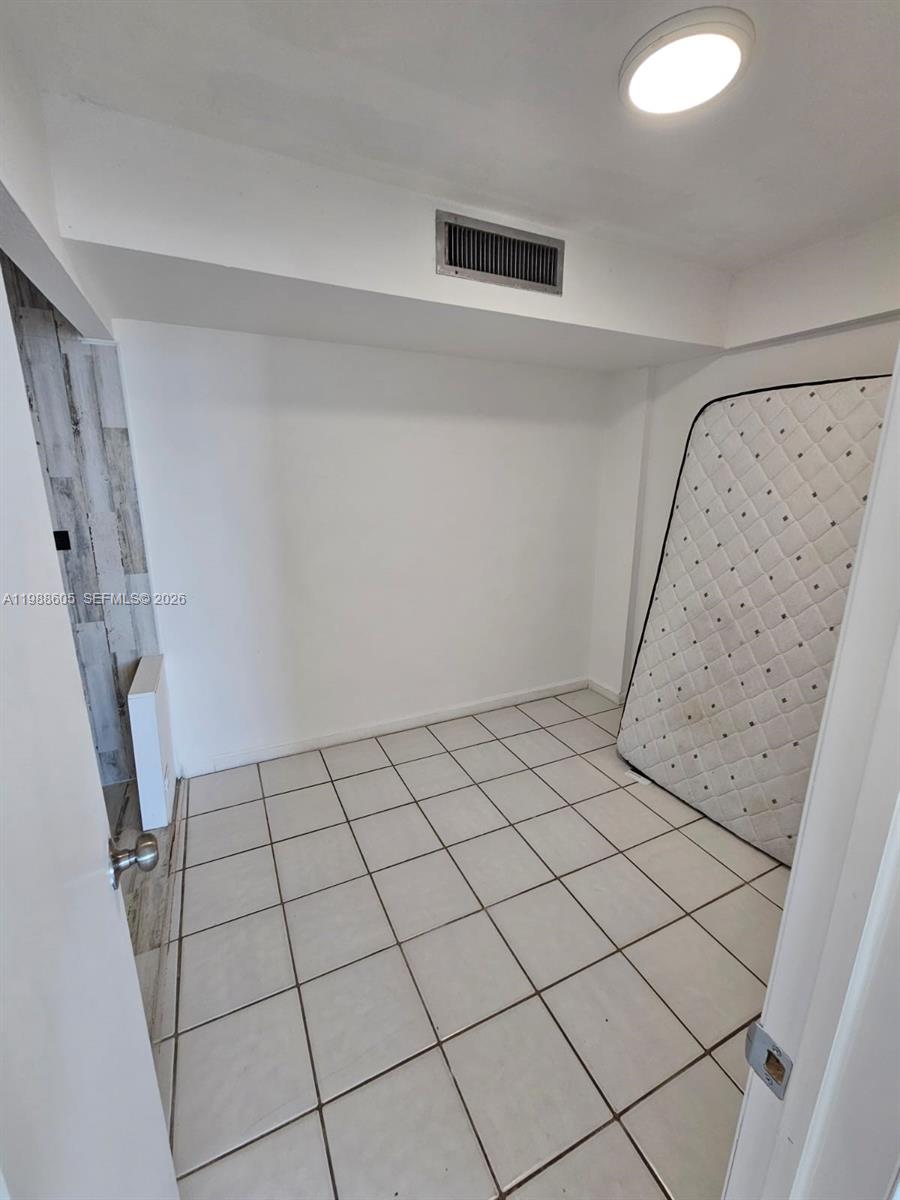 BURLEIGH HOUSE CONDO - Residential
