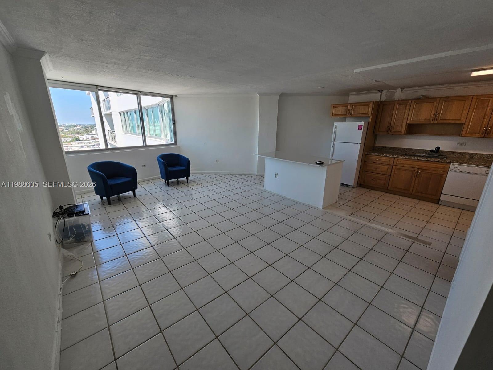 BURLEIGH HOUSE CONDO - Residential