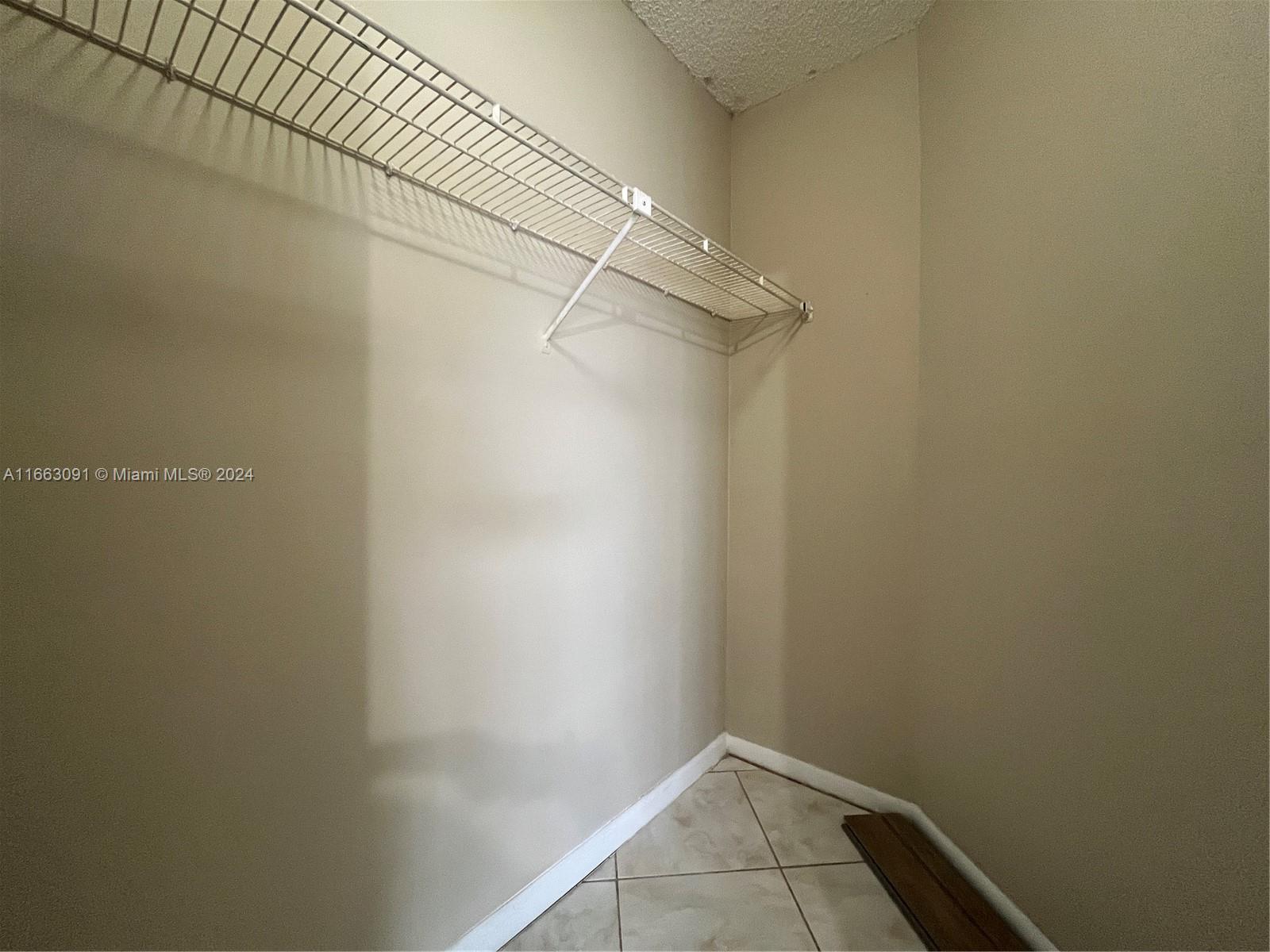 LAKE POINTE CONDOMINIUM N - Residential Lease