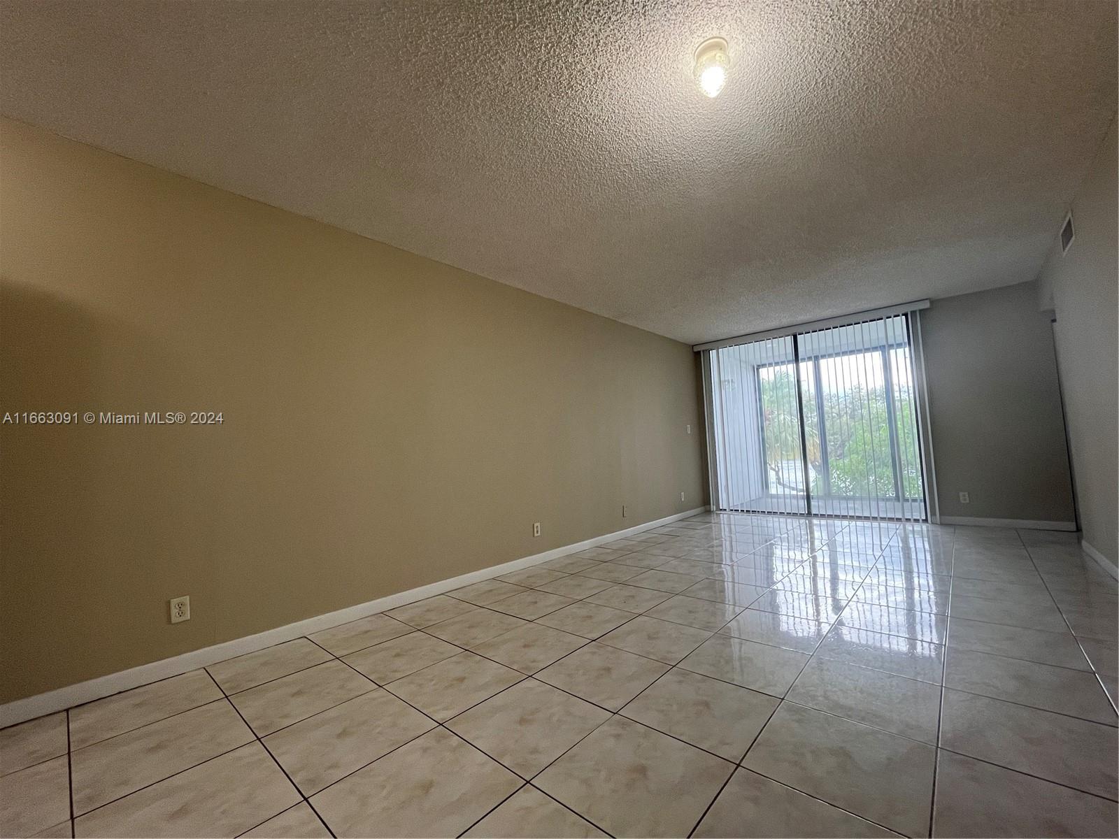 LAKE POINTE CONDOMINIUM N - Residential Lease