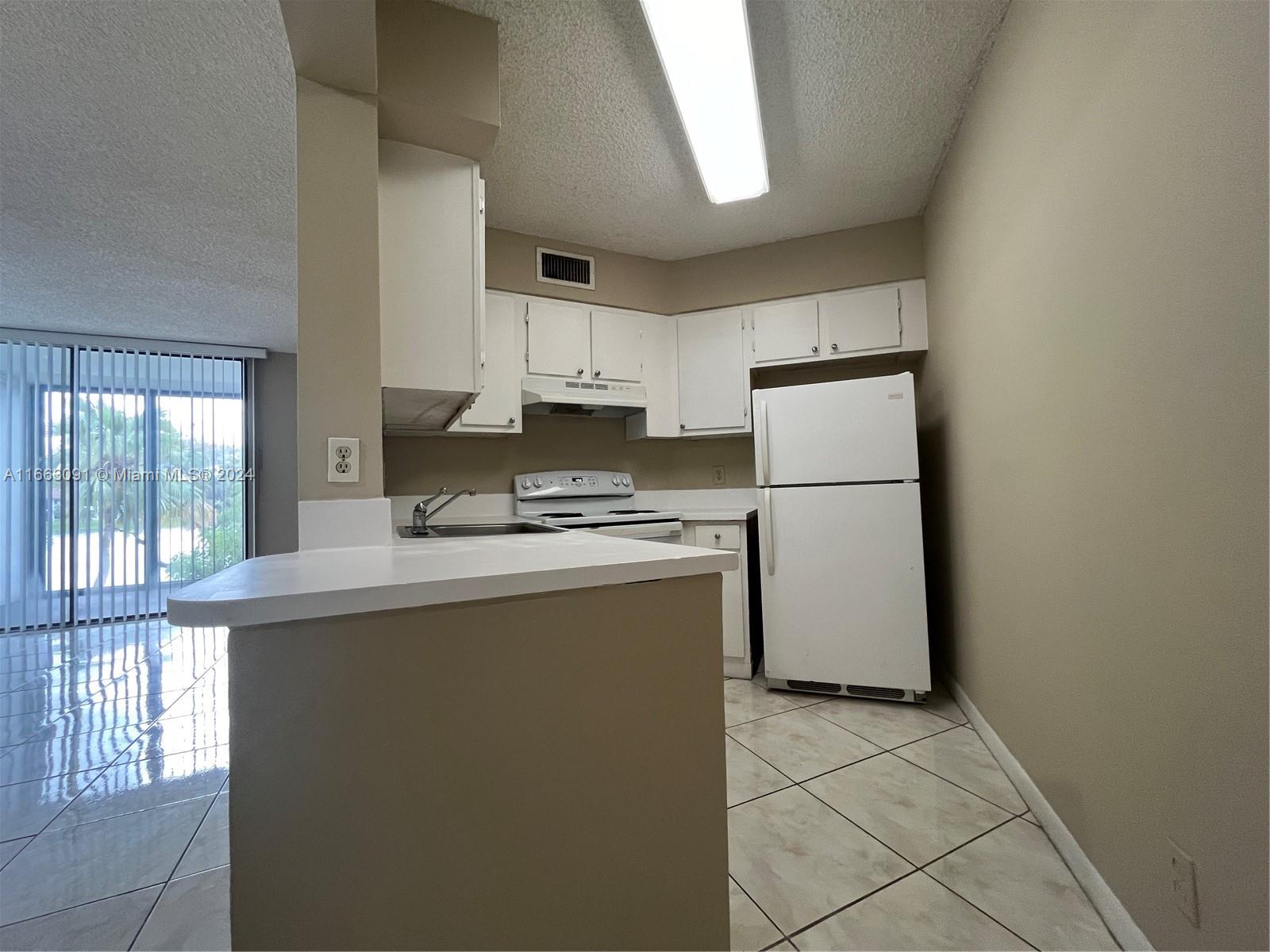 LAKE POINTE CONDOMINIUM N - Residential Lease