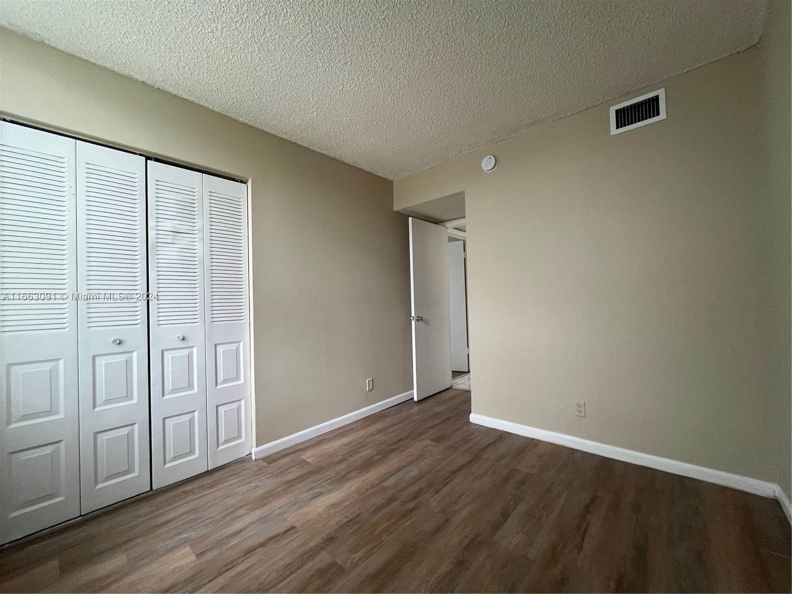 LAKE POINTE CONDOMINIUM N - Residential Lease