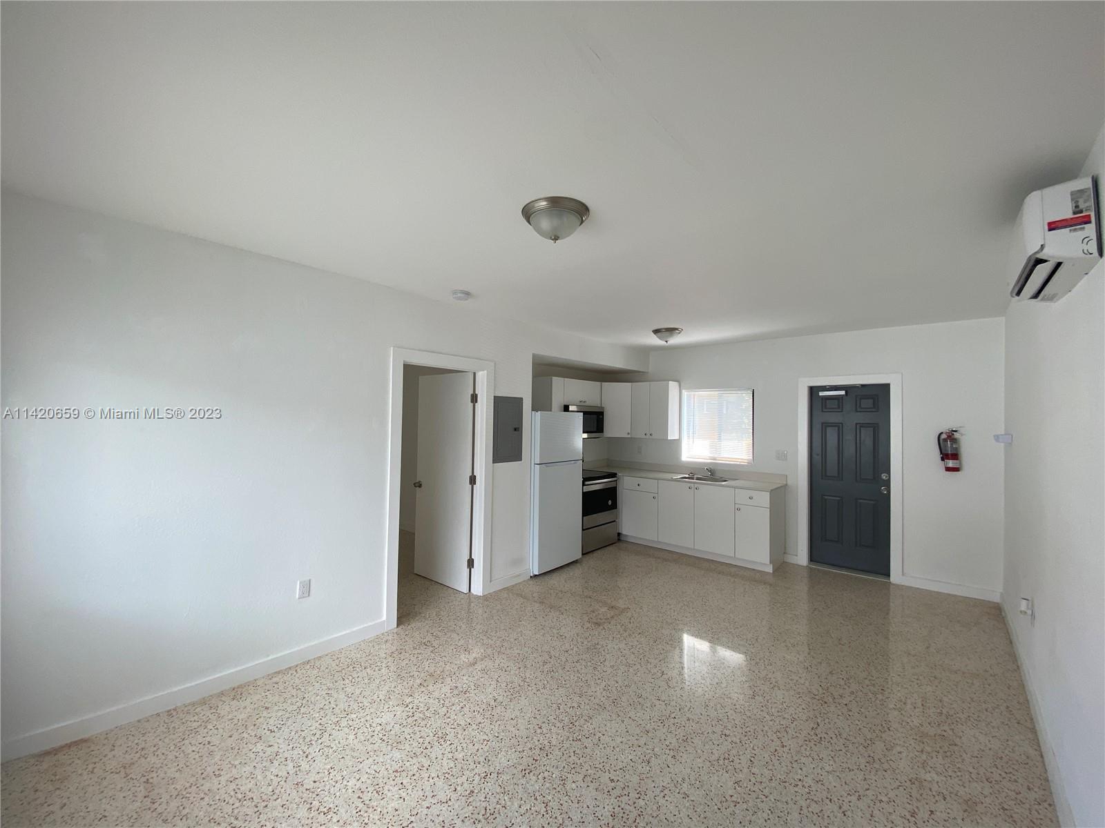 DIXIE HIGHWAY TRACK - Residential Lease