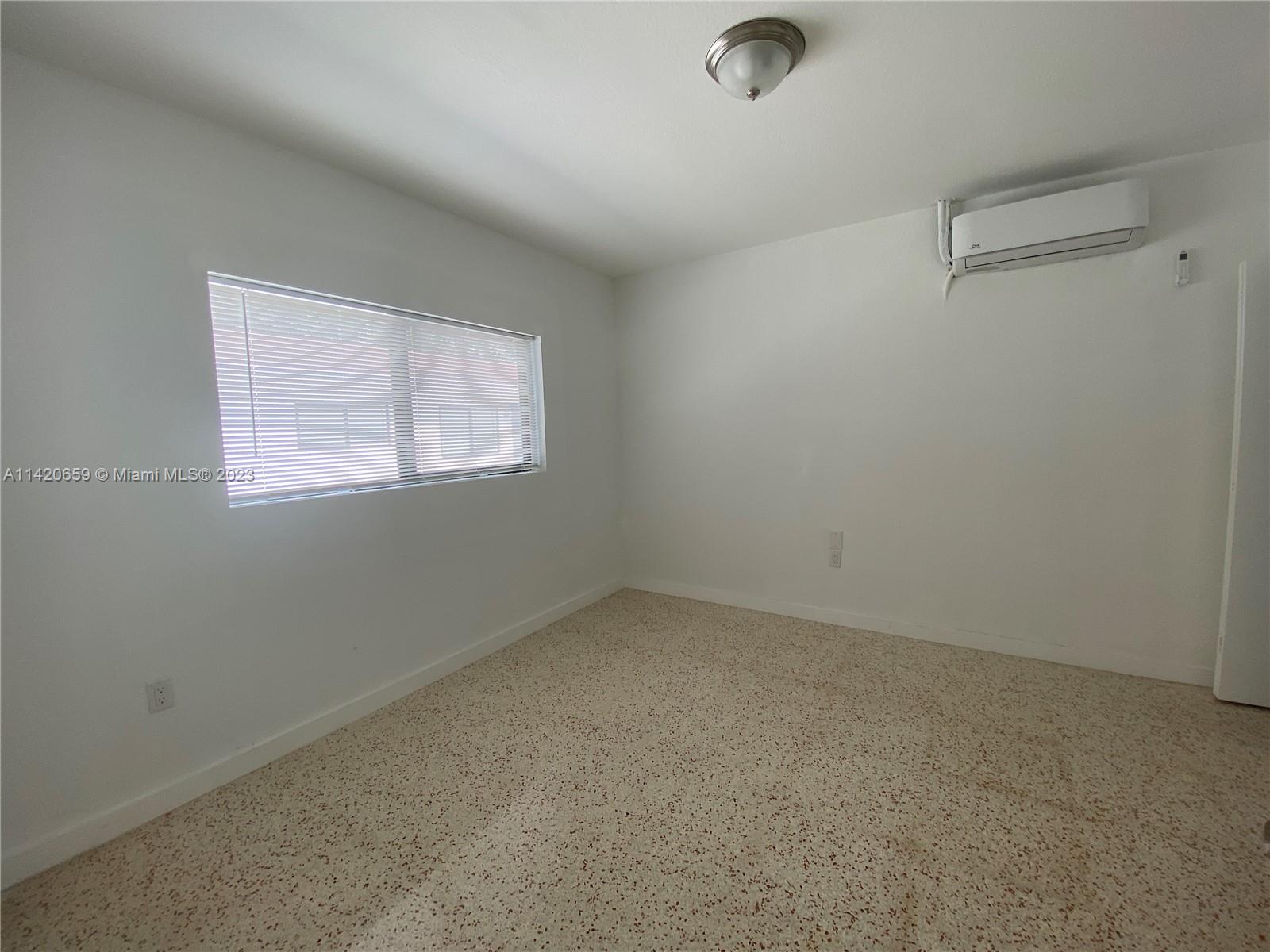 DIXIE HIGHWAY TRACK - Residential Lease