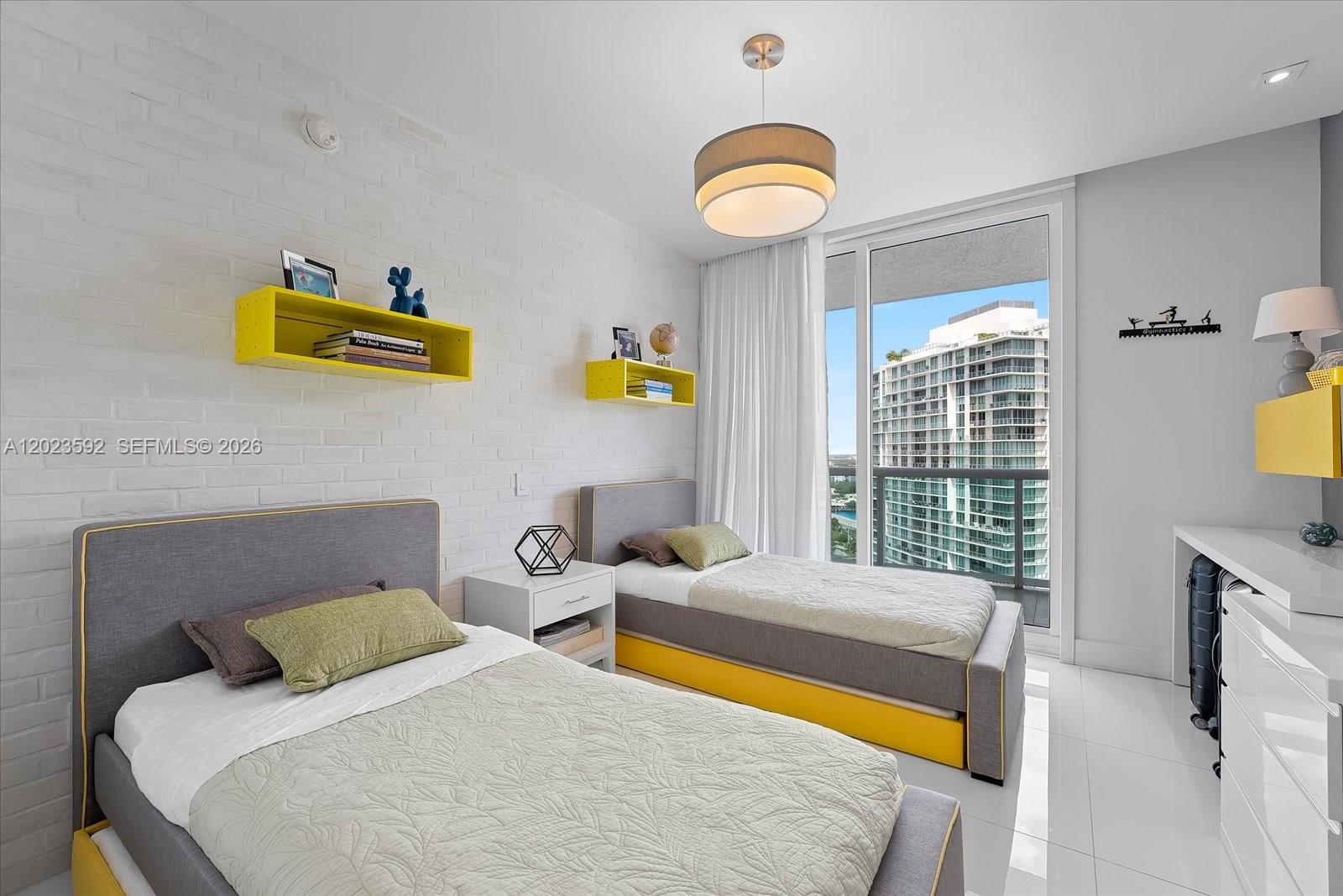 OCEANIA V CONDO - Residential