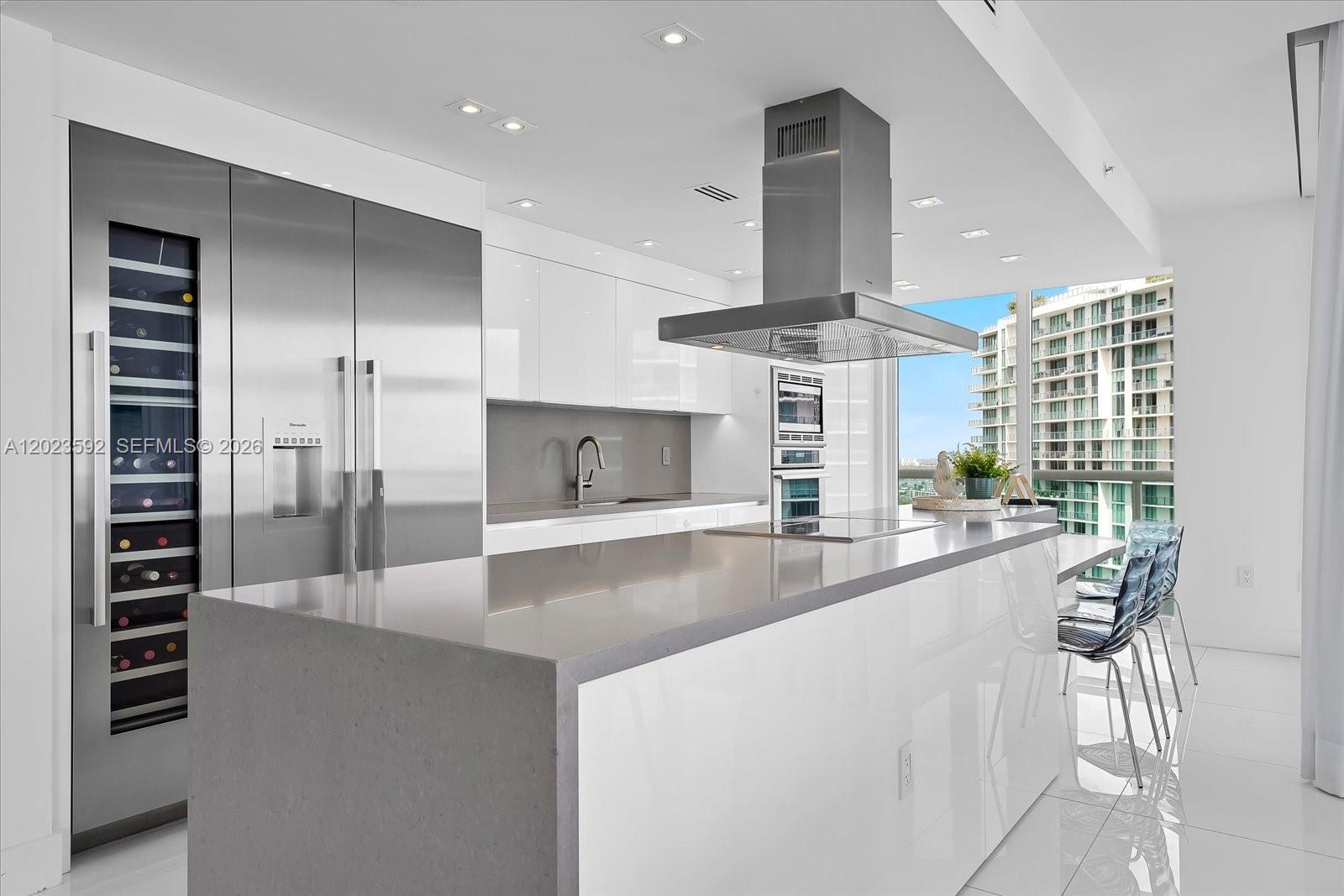 OCEANIA V CONDO - Residential