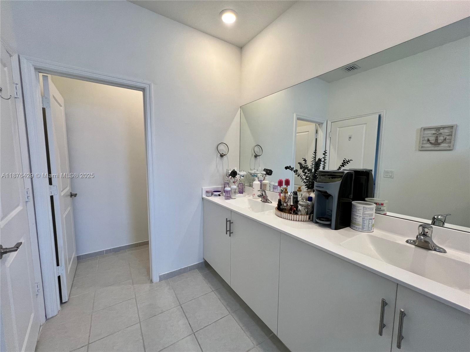 PINE ISLE - Residential Lease