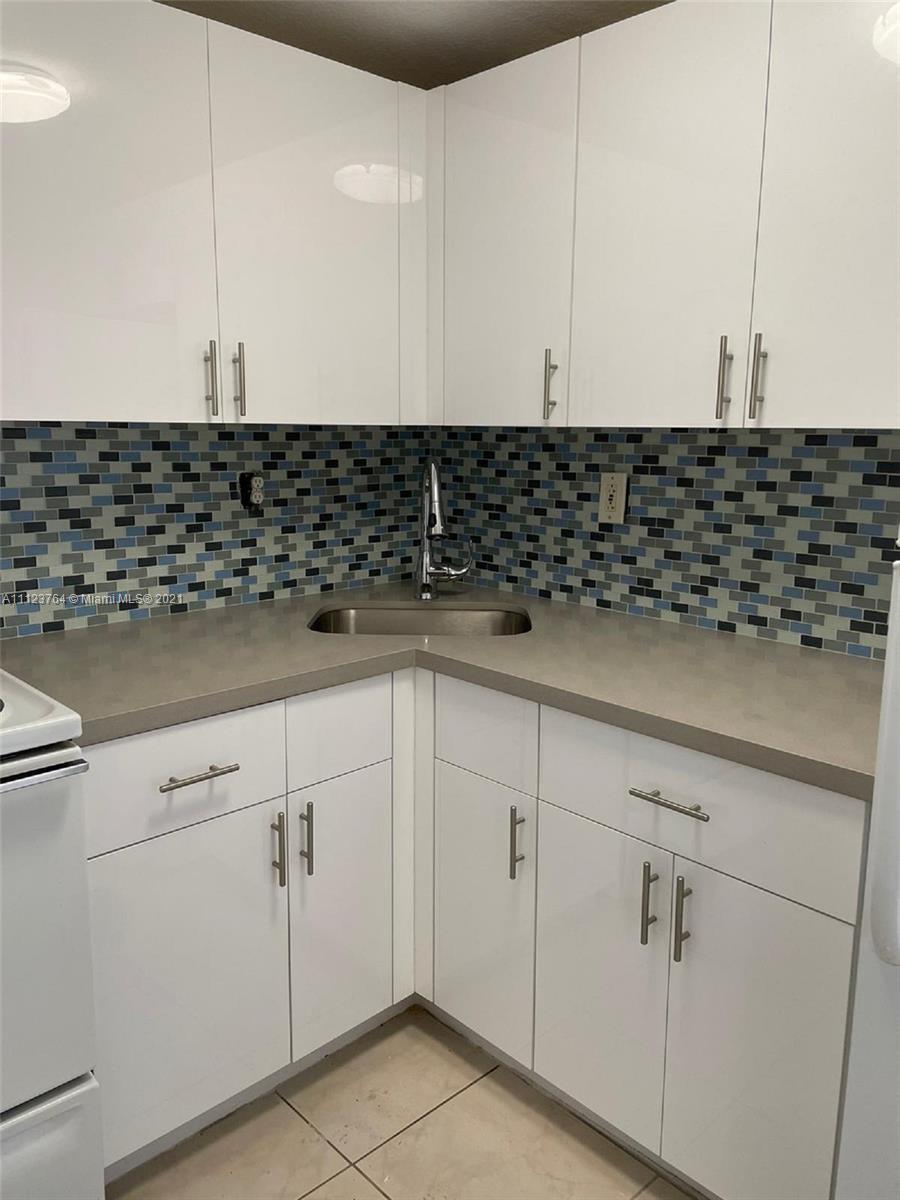 LAS ESTRELLAS CONDO - Residential Lease