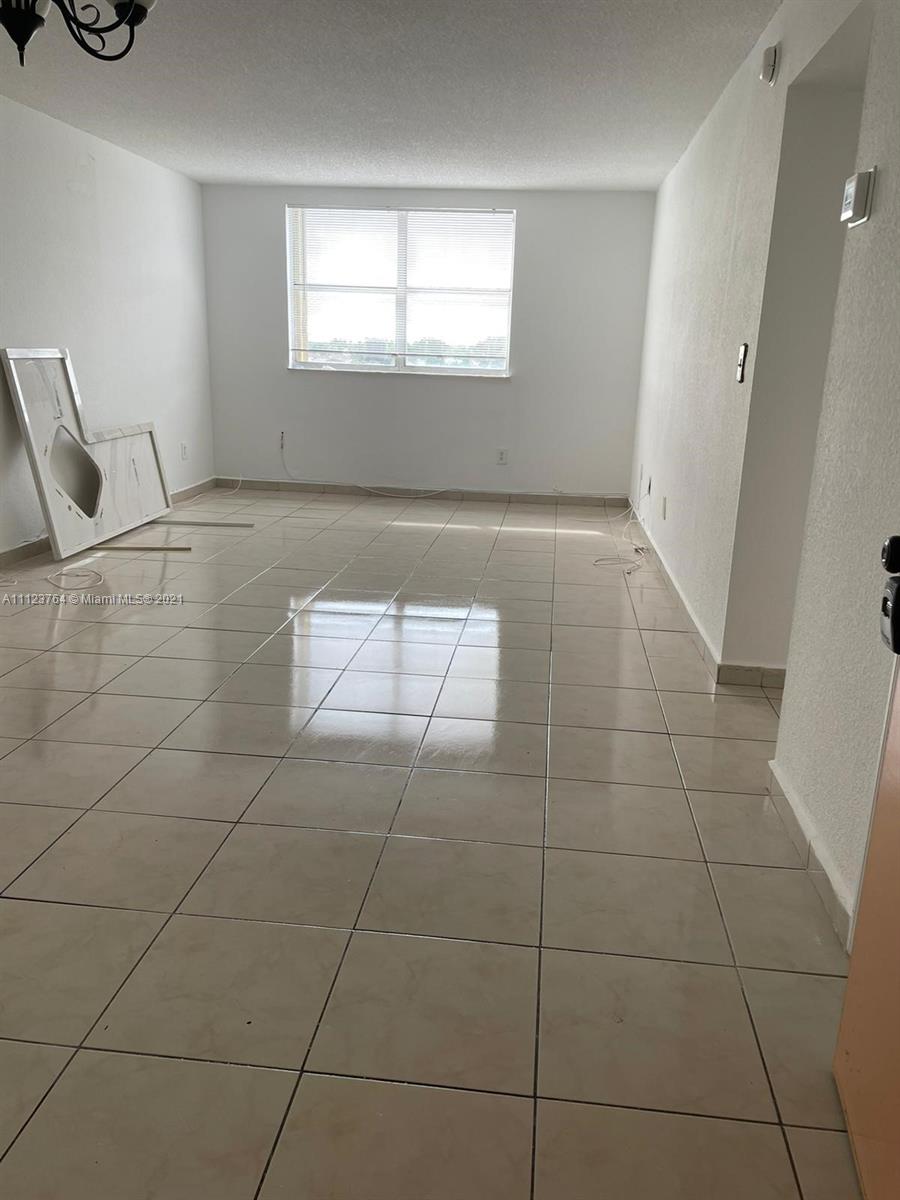 LAS ESTRELLAS CONDO - Residential Lease