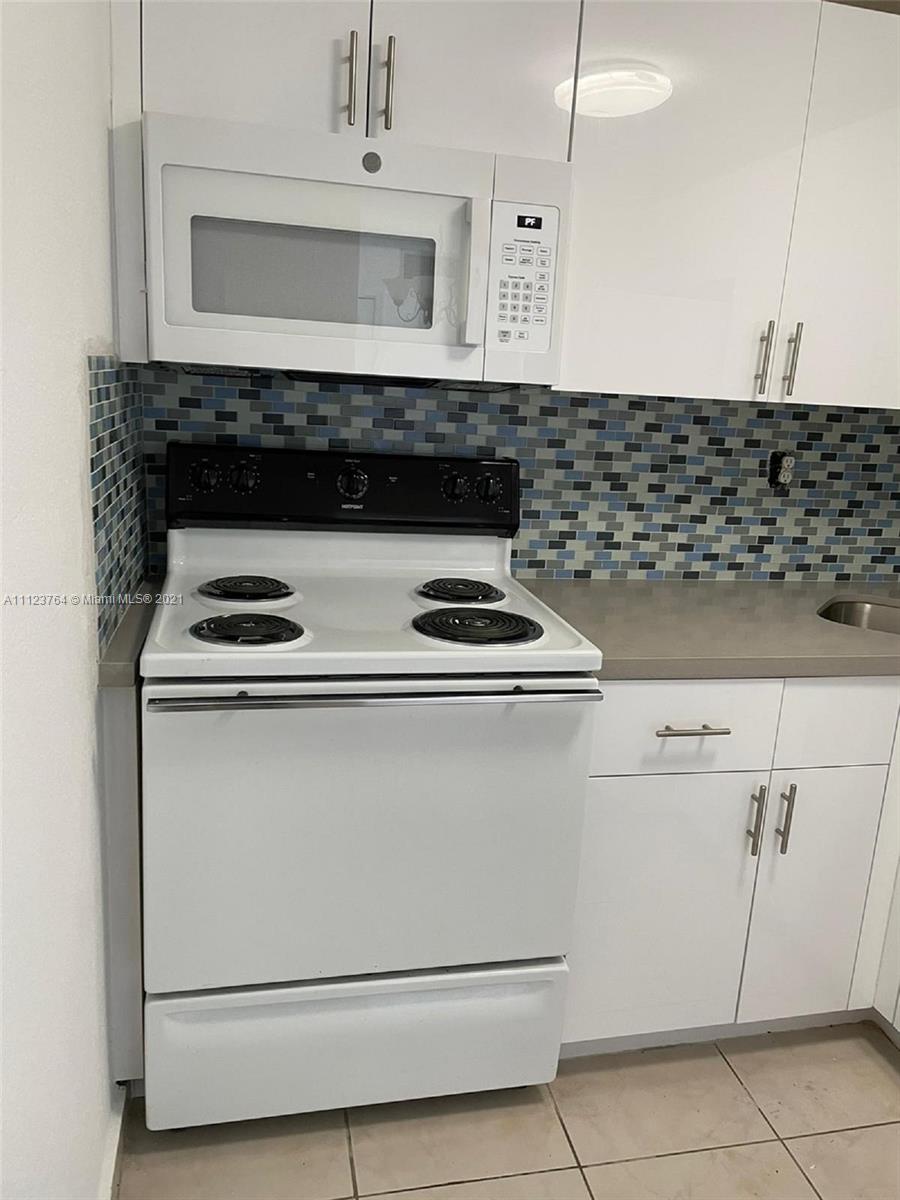LAS ESTRELLAS CONDO - Residential Lease