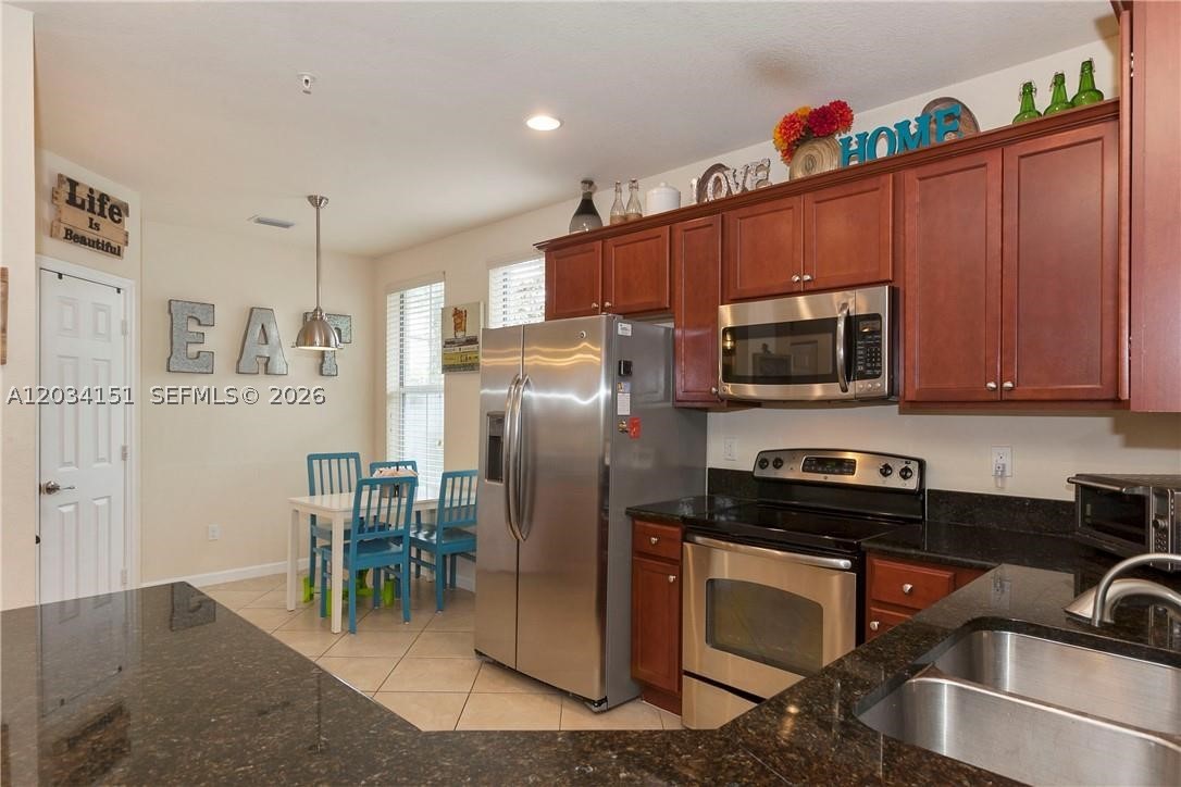 PALOMA LAKES PLAT - Residential Lease