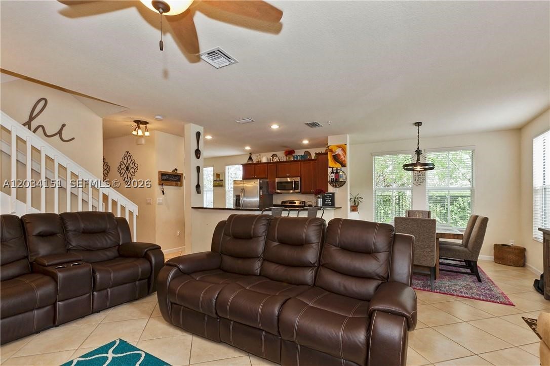 PALOMA LAKES PLAT - Residential Lease
