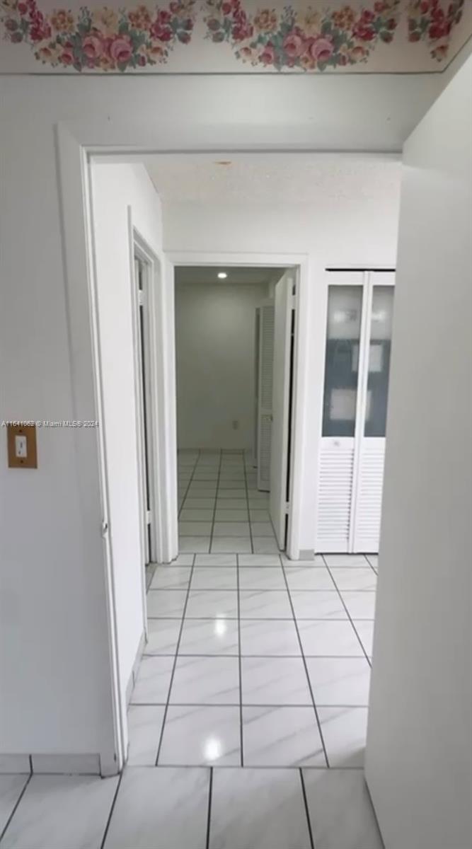 S MIAMI HEIGHTS ADDN C - Residential Lease