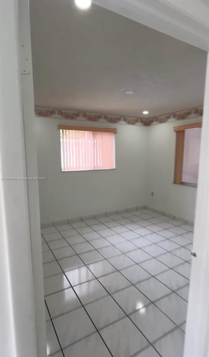 S MIAMI HEIGHTS ADDN C - Residential Lease