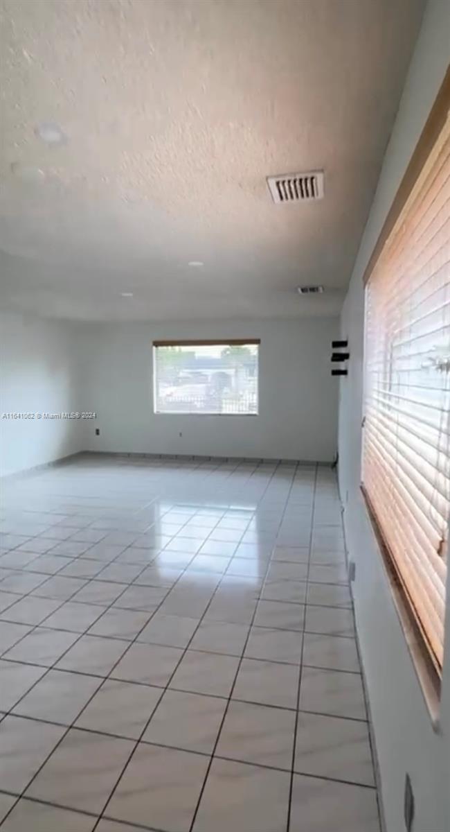 S MIAMI HEIGHTS ADDN C - Residential Lease