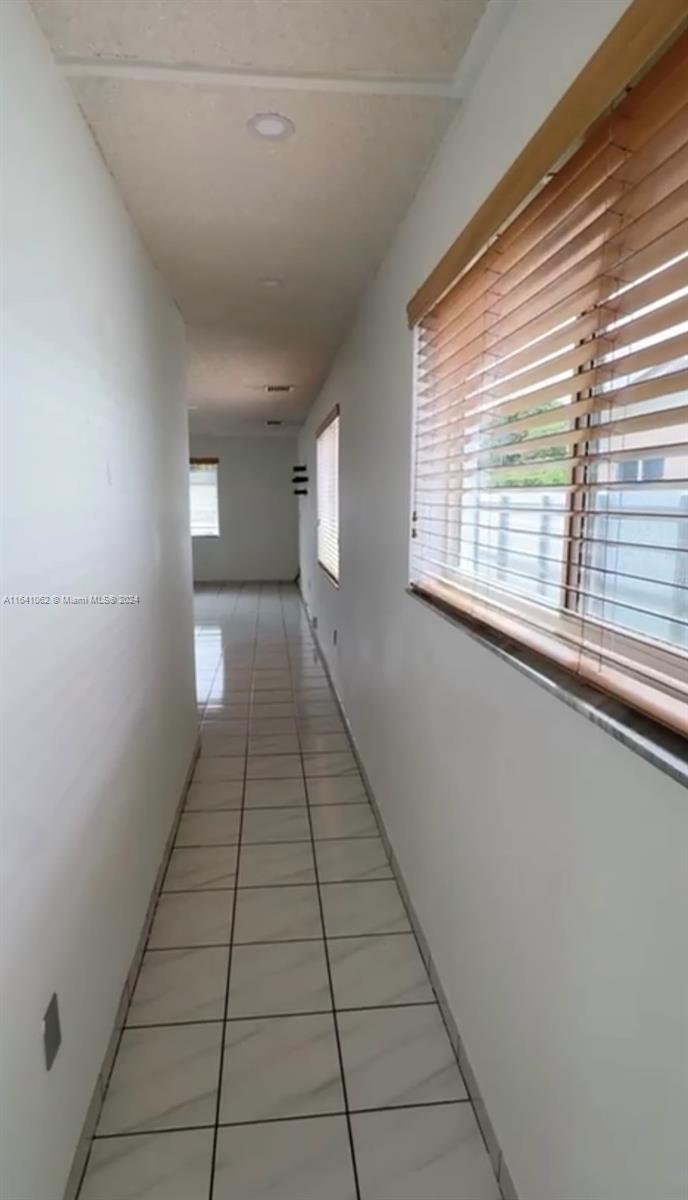 S MIAMI HEIGHTS ADDN C - Residential Lease
