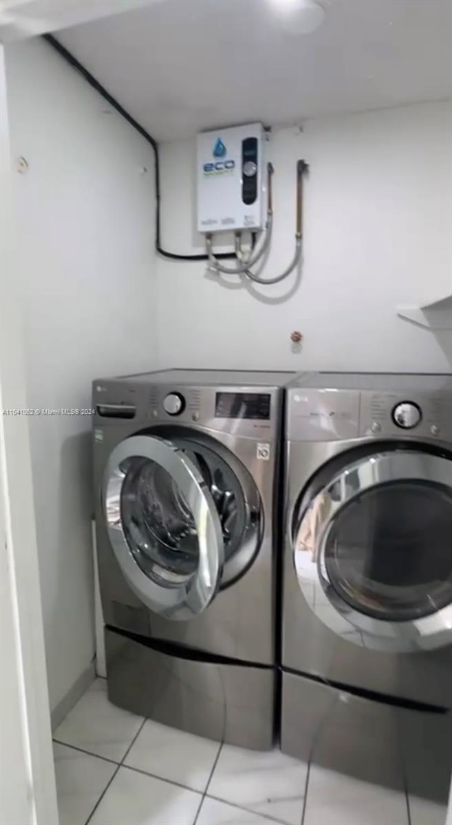S MIAMI HEIGHTS ADDN C - Residential Lease