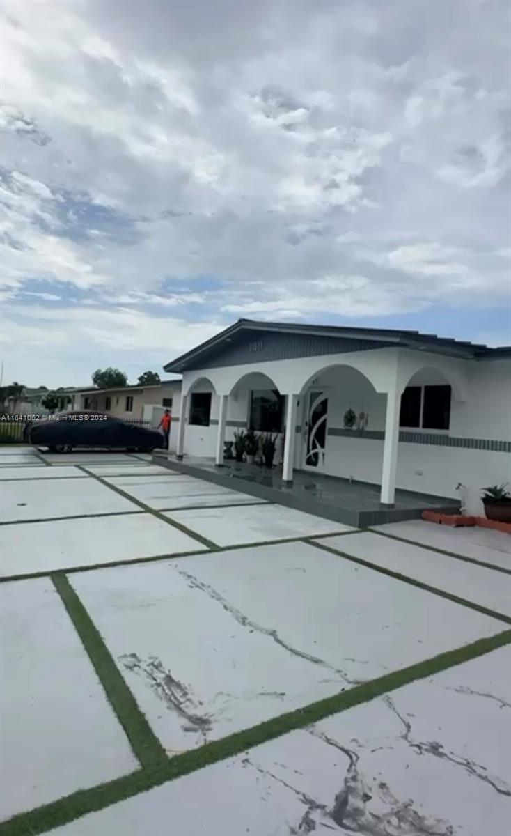 S MIAMI HEIGHTS ADDN C - Residential Lease