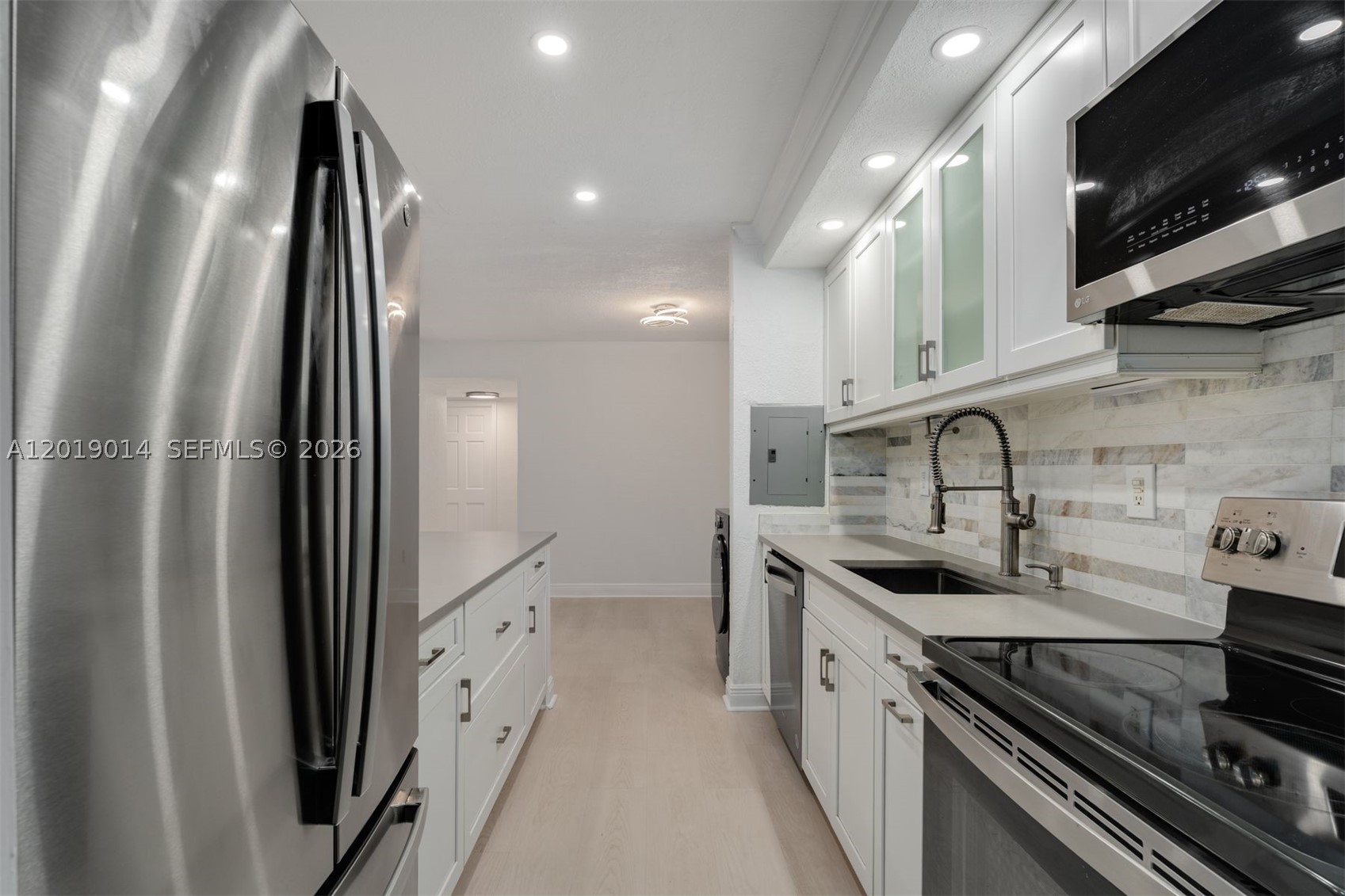 VENETIAN PALMS CONDO - Residential Lease