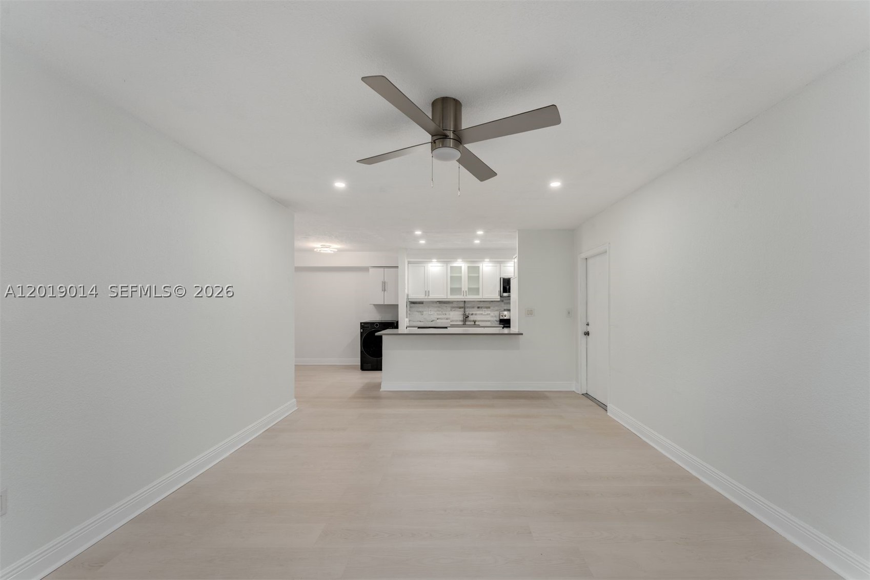 VENETIAN PALMS CONDO - Residential Lease