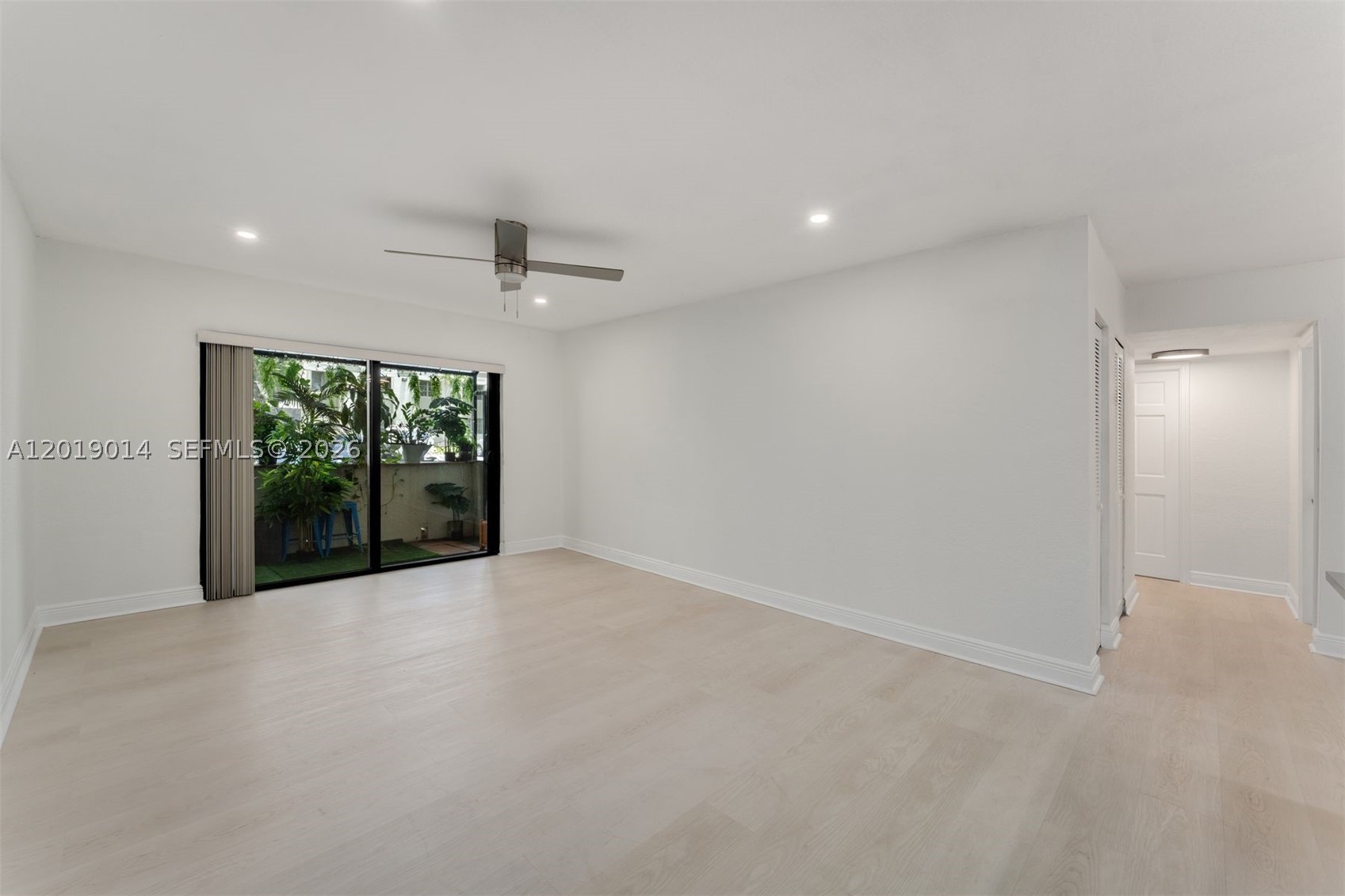 VENETIAN PALMS CONDO - Residential Lease