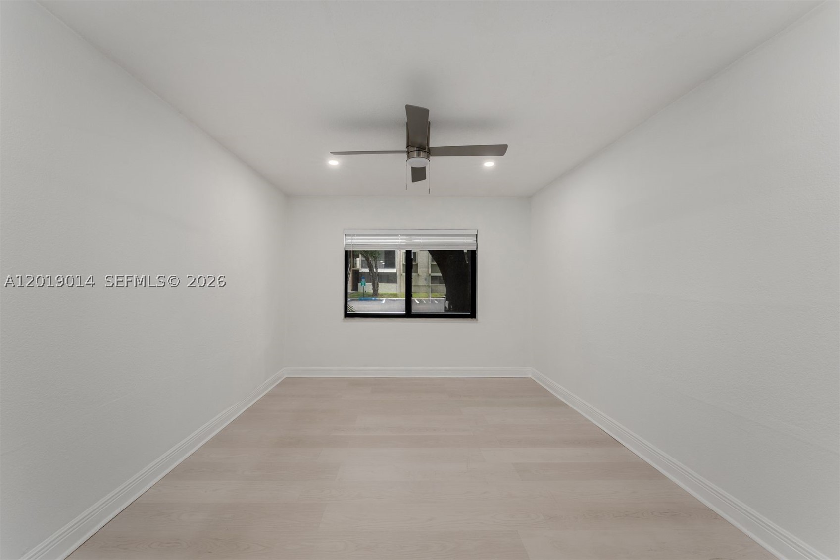 VENETIAN PALMS CONDO - Residential Lease