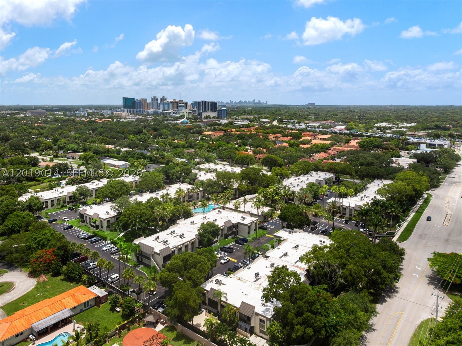 VENETIAN PALMS CONDO - Residential Lease