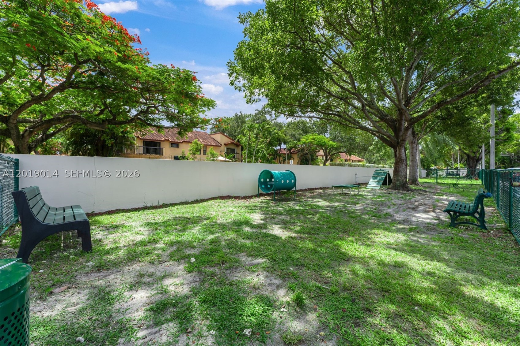 VENETIAN PALMS CONDO - Residential Lease