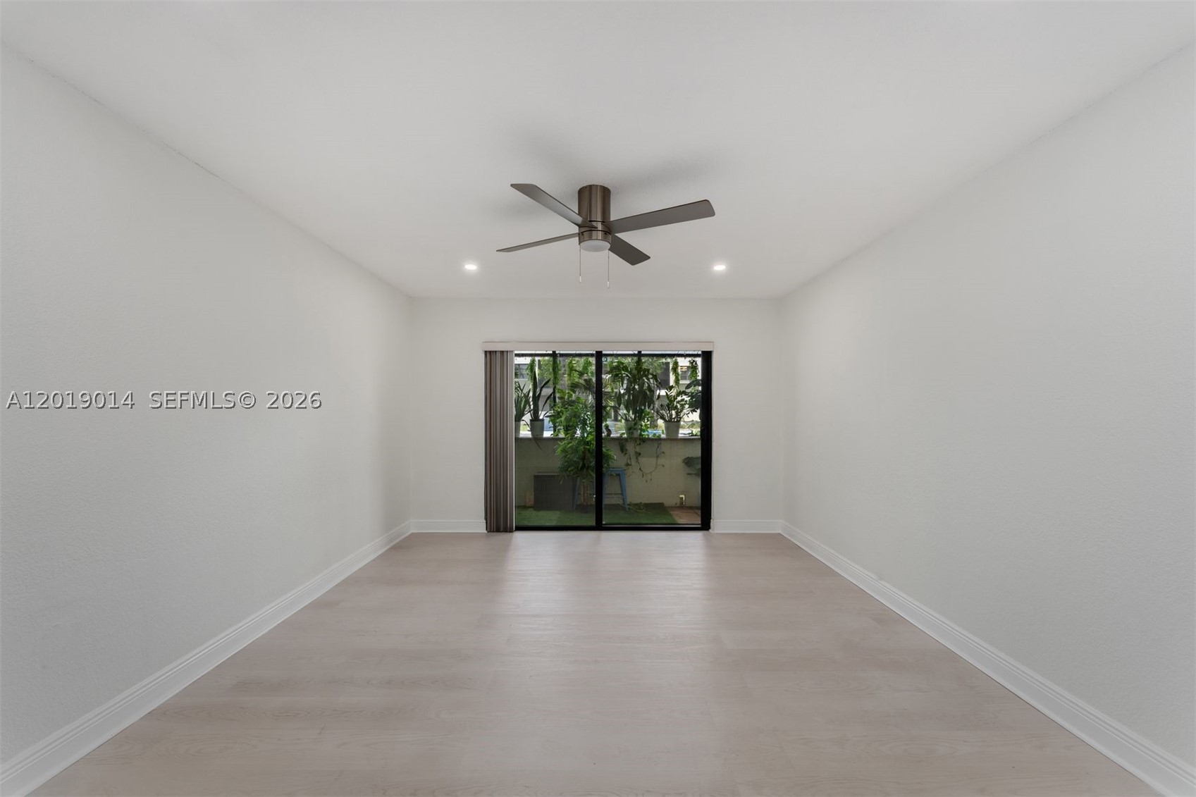 VENETIAN PALMS CONDO - Residential Lease