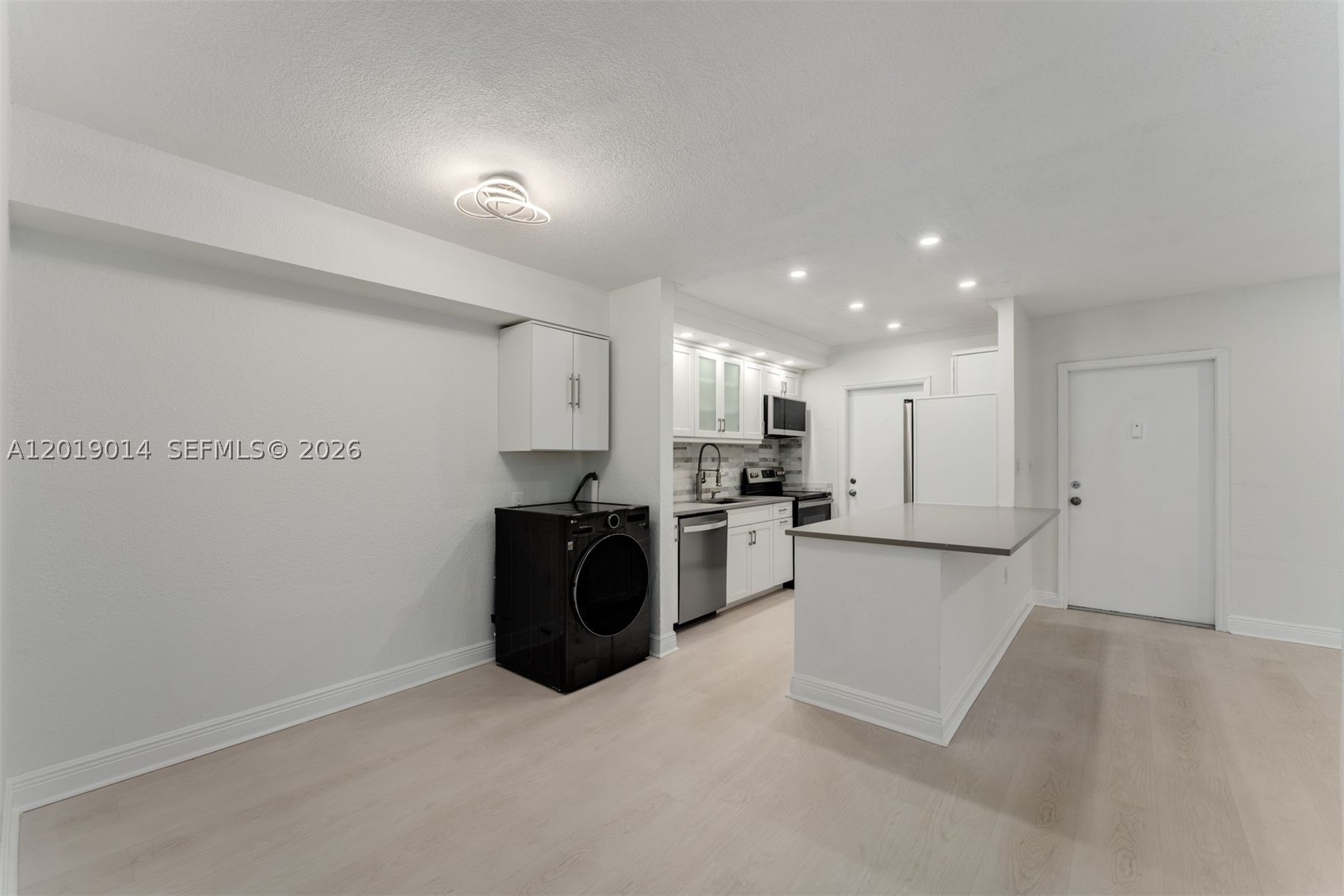 VENETIAN PALMS CONDO - Residential Lease