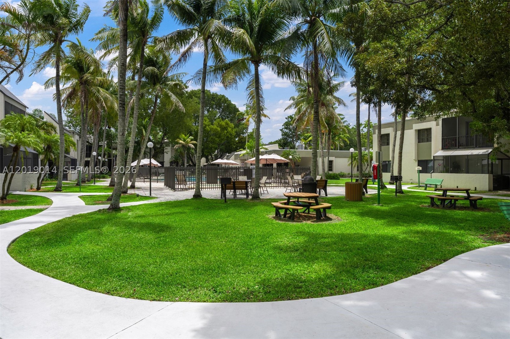 VENETIAN PALMS CONDO - Residential Lease