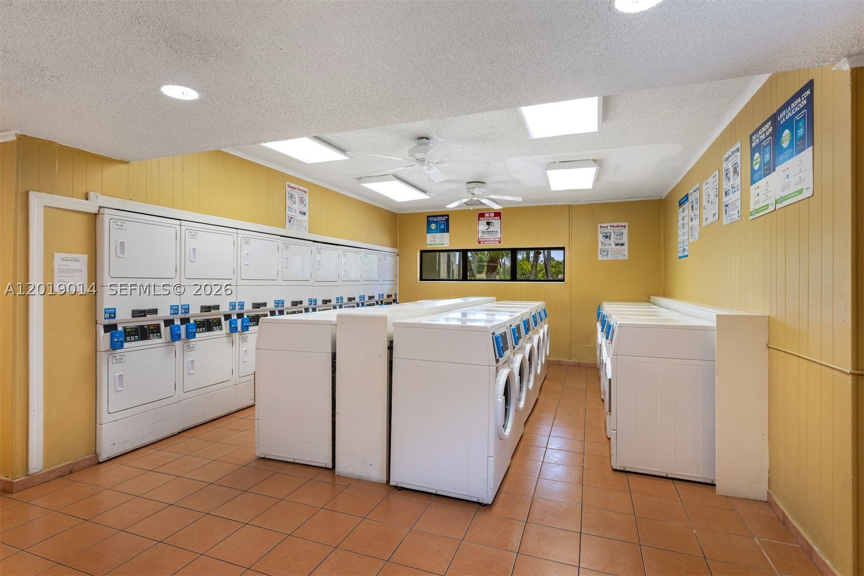 VENETIAN PALMS CONDO - Residential Lease