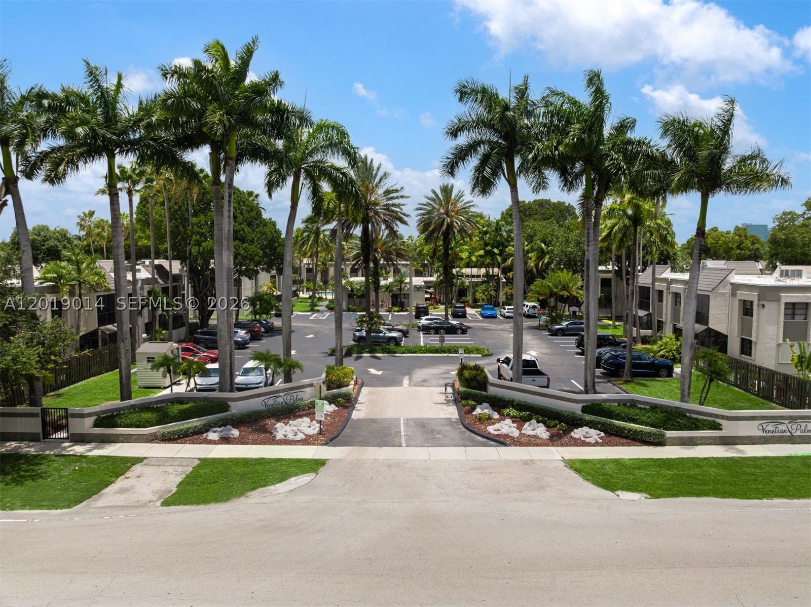 VENETIAN PALMS CONDO - Residential Lease