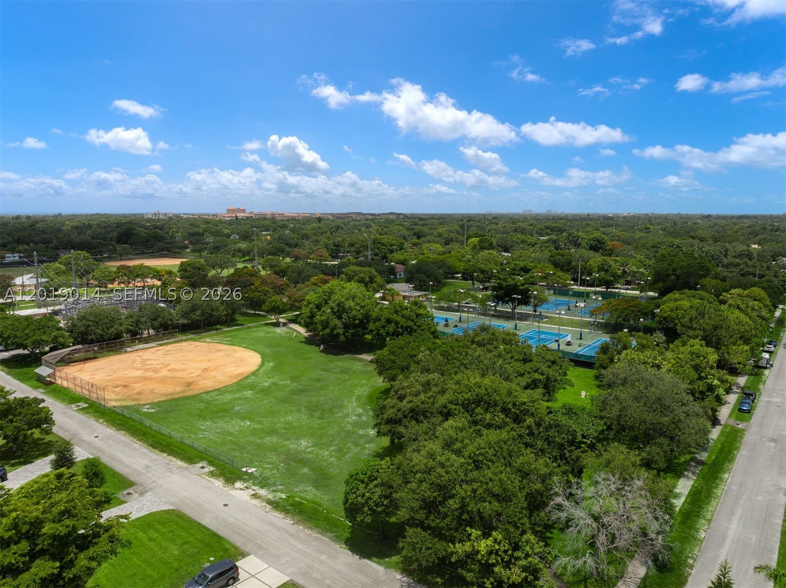 VENETIAN PALMS CONDO - Residential Lease