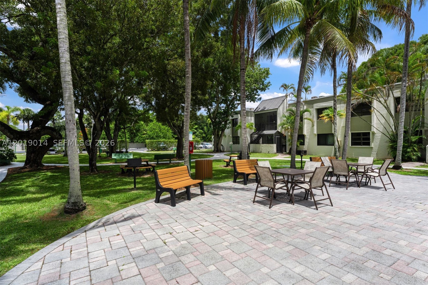 VENETIAN PALMS CONDO - Residential Lease