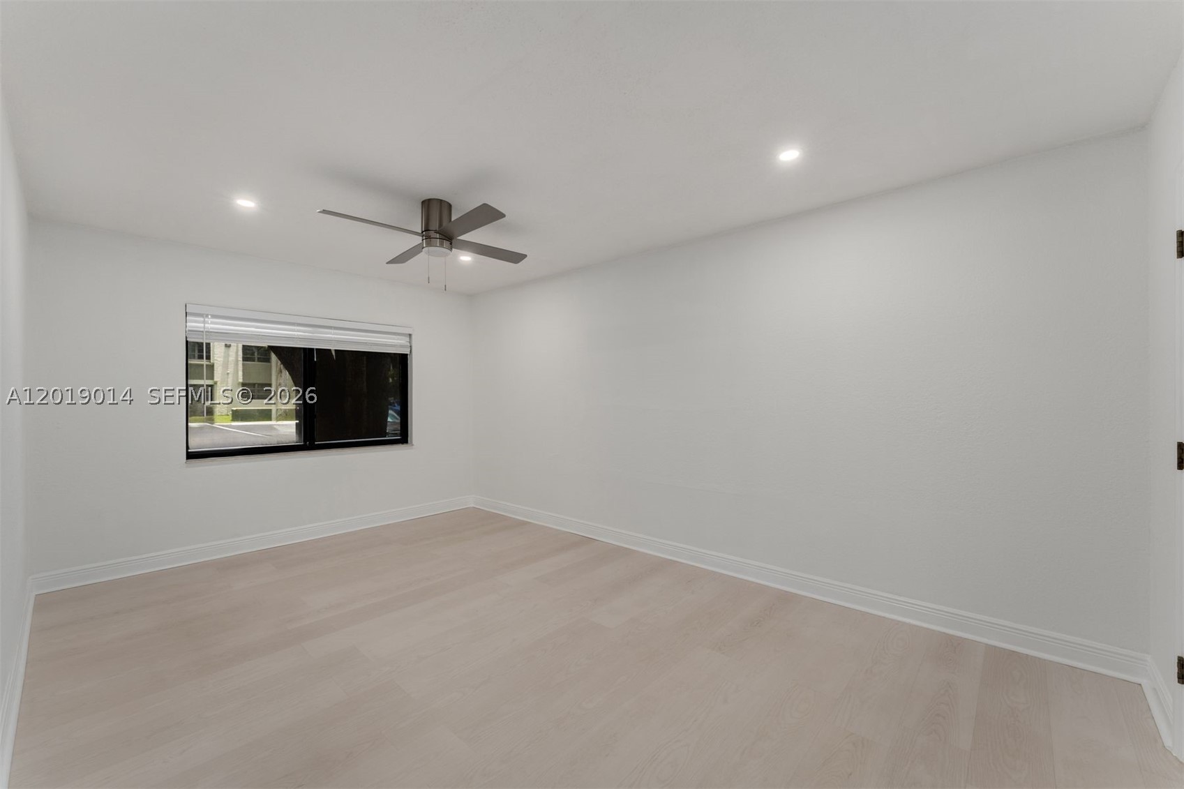VENETIAN PALMS CONDO - Residential Lease