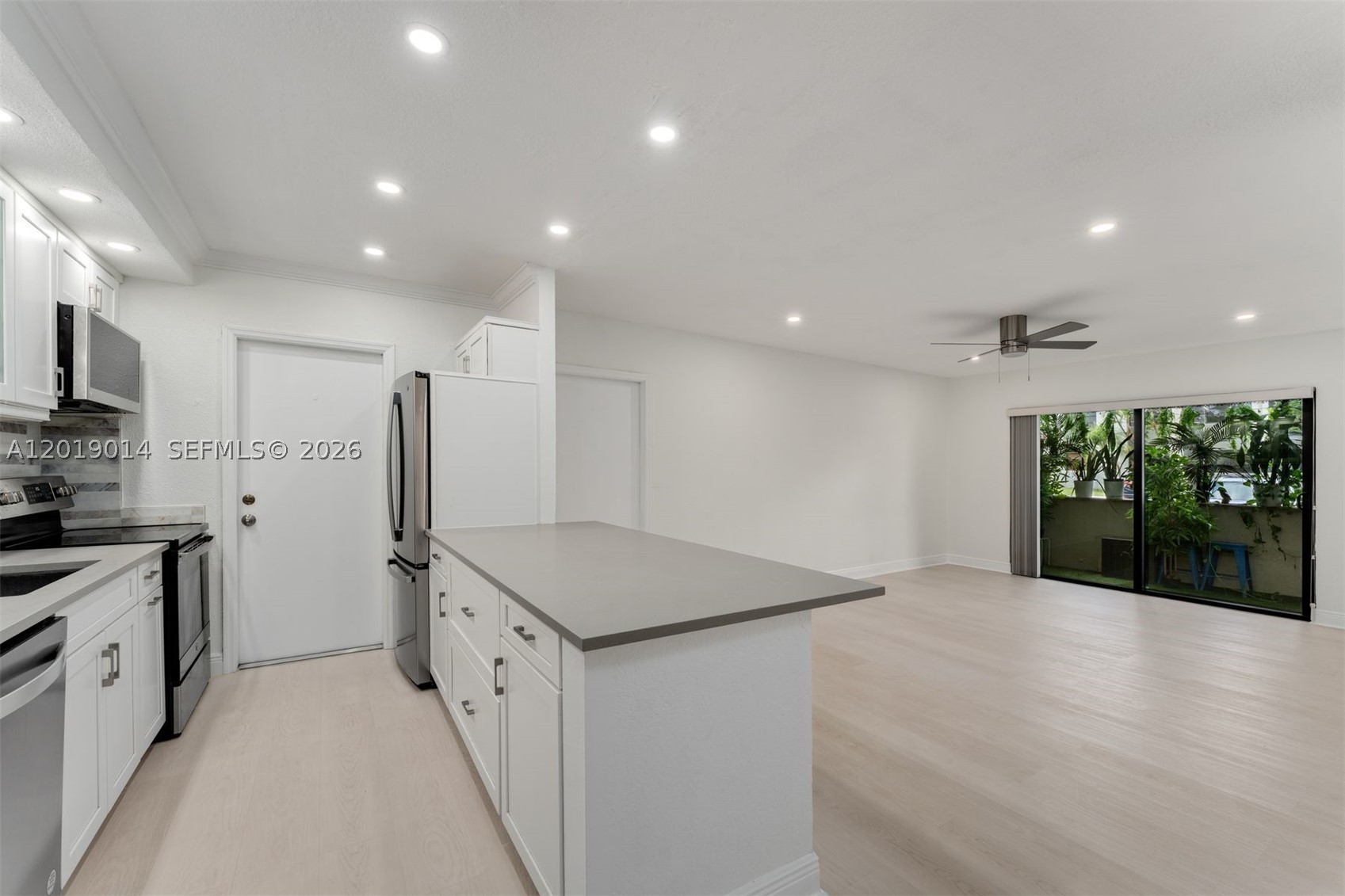 VENETIAN PALMS CONDO - Residential Lease