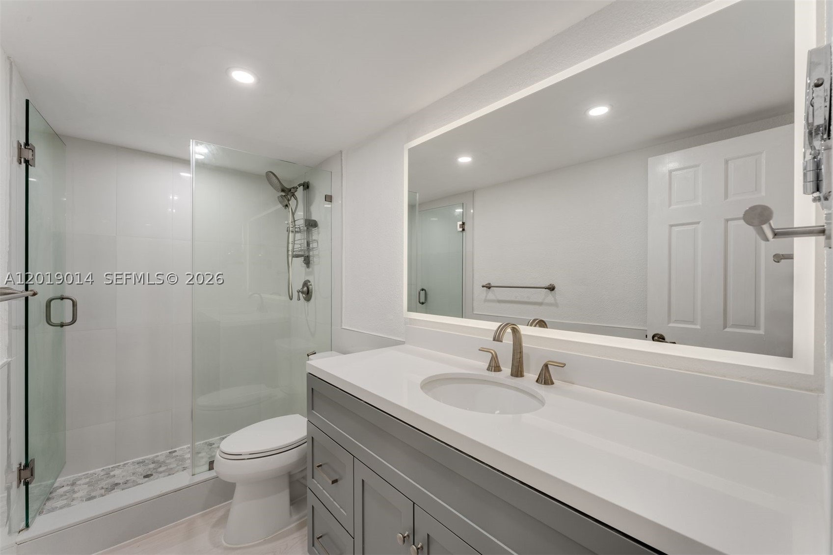 VENETIAN PALMS CONDO - Residential Lease