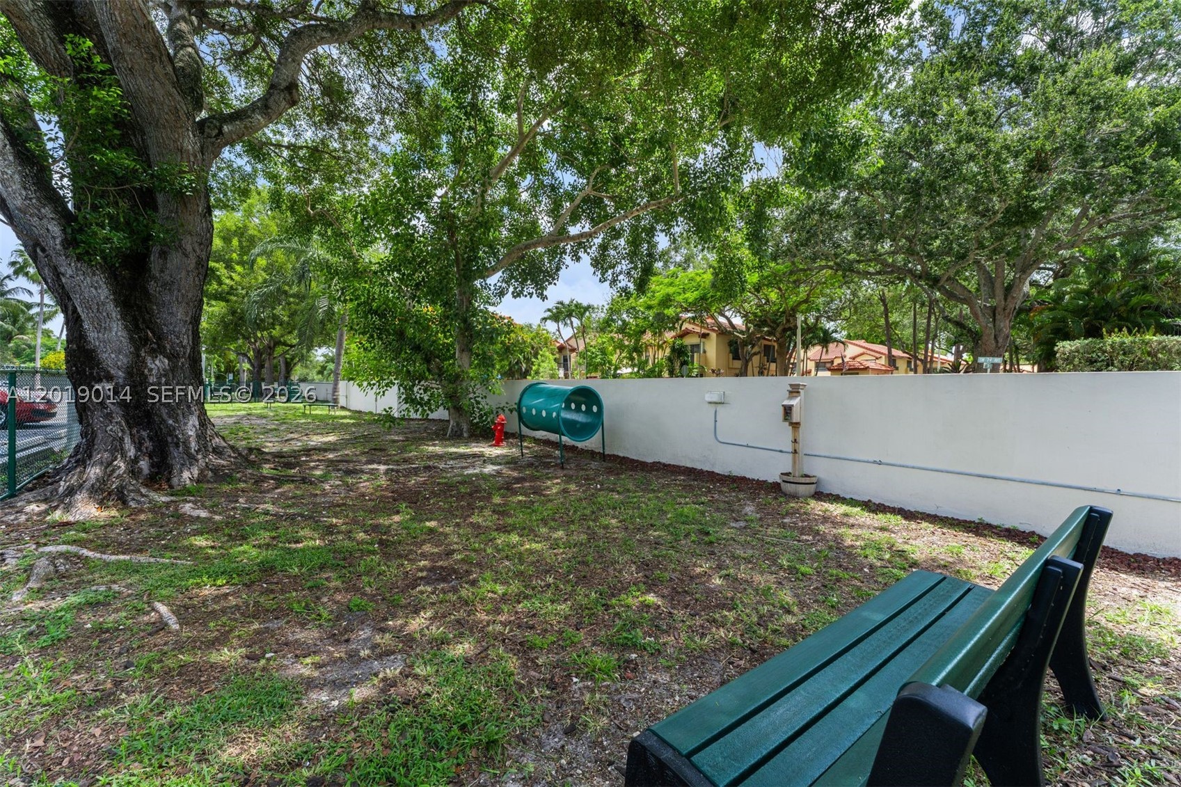 VENETIAN PALMS CONDO - Residential Lease