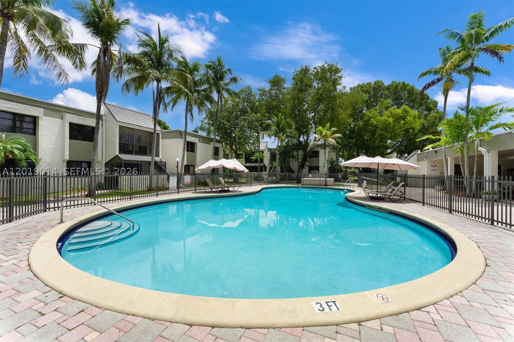 VENETIAN PALMS CONDO - Residential Lease