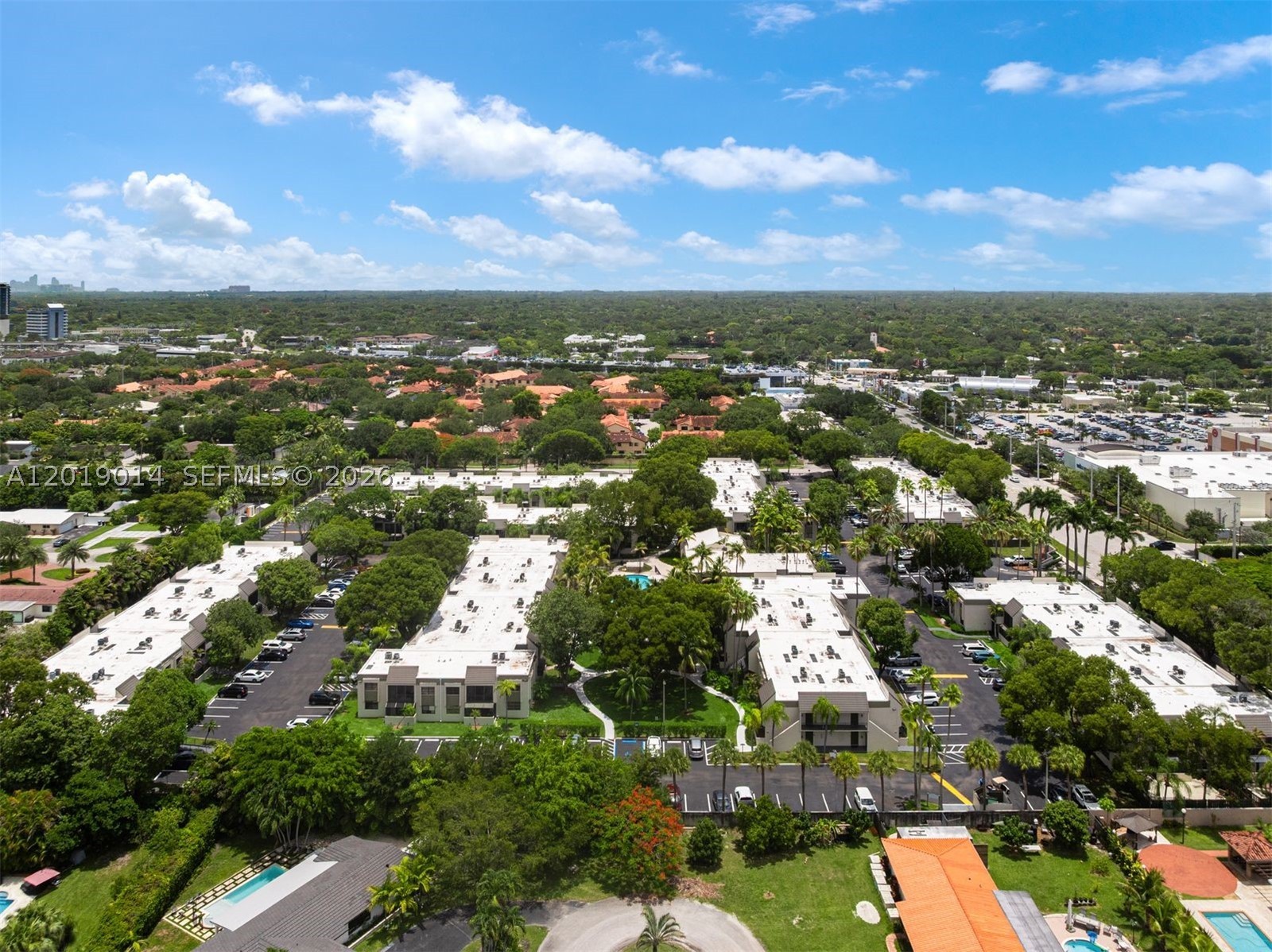 VENETIAN PALMS CONDO - Residential Lease